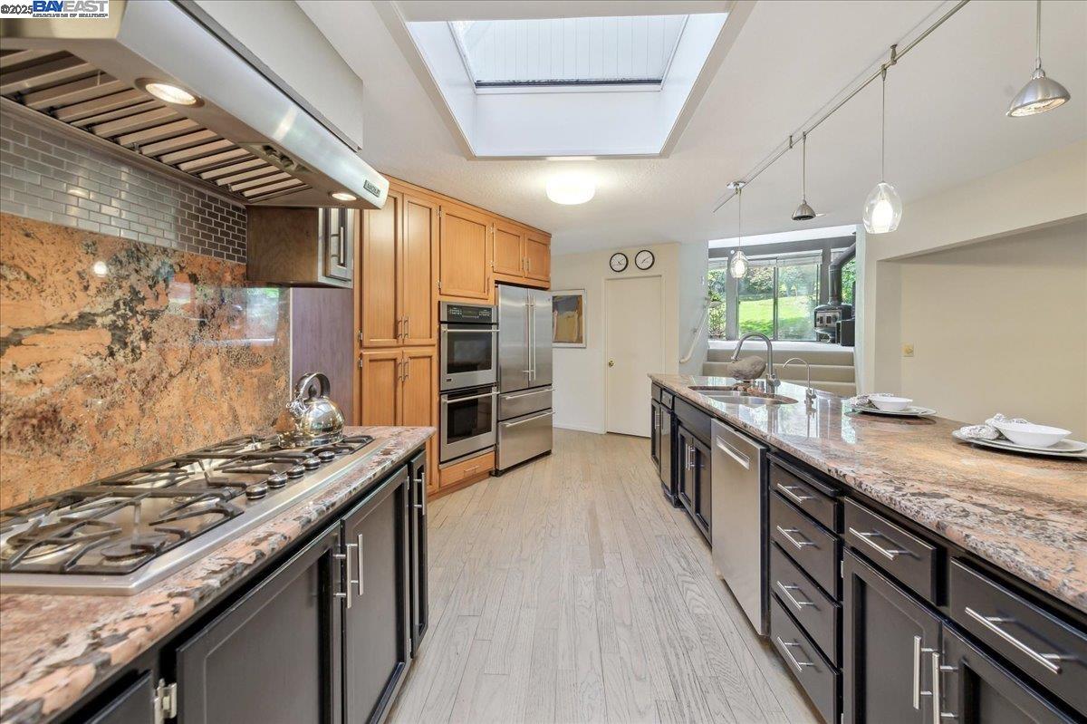 Detail Gallery Image 22 of 60 For 391 Oak Ln, Pleasanton,  CA 94566 - 4 Beds | 3 Baths