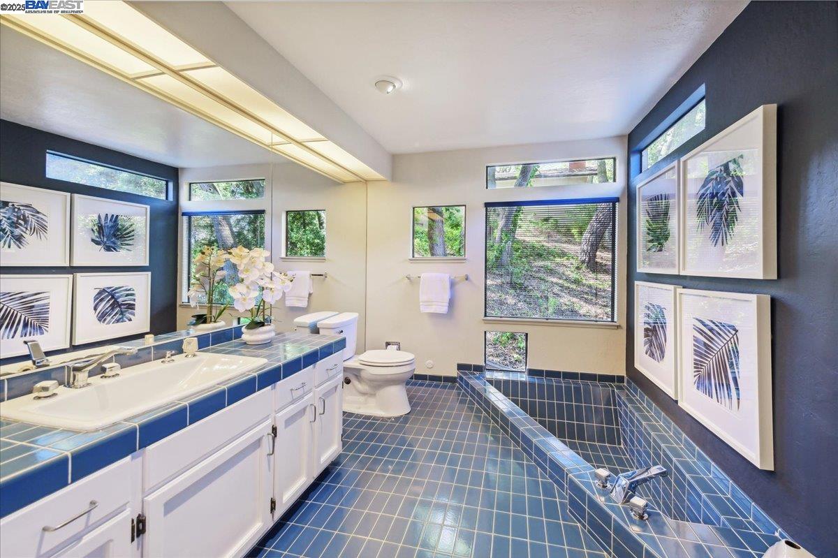 Detail Gallery Image 32 of 60 For 391 Oak Ln, Pleasanton,  CA 94566 - 4 Beds | 3 Baths
