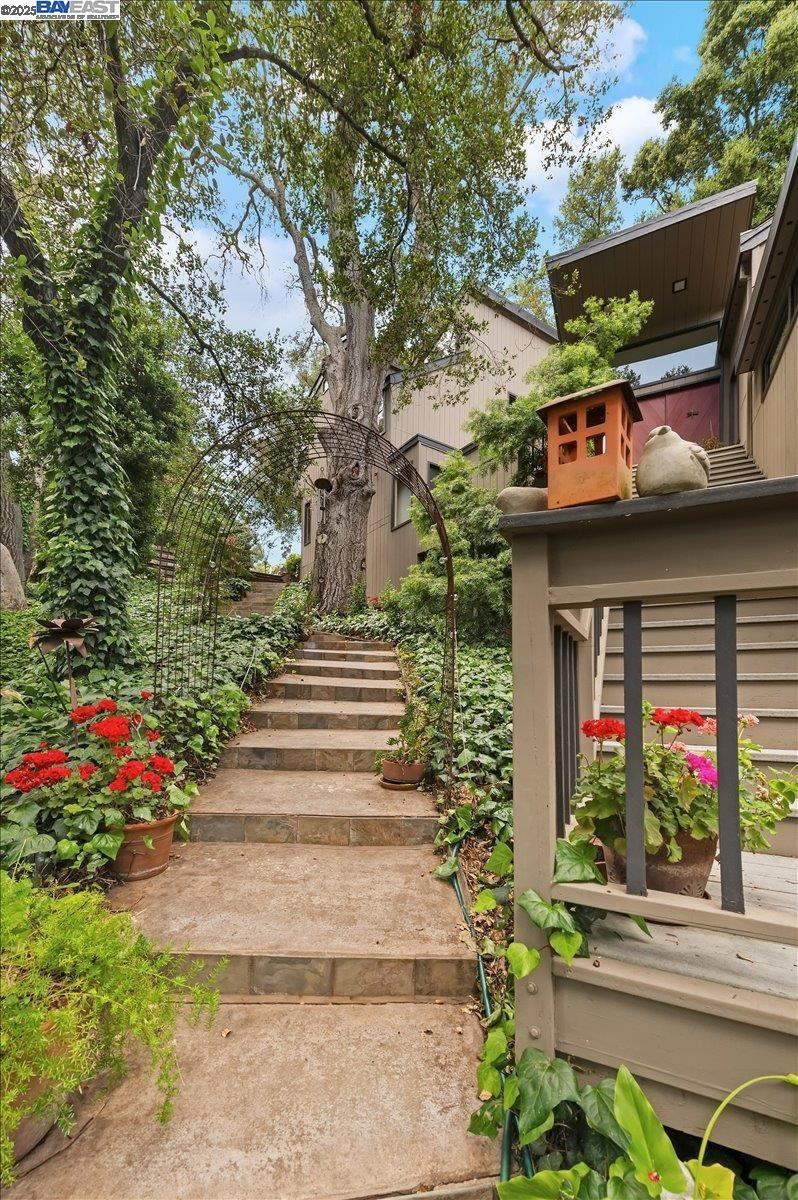 Detail Gallery Image 5 of 60 For 391 Oak Ln, Pleasanton,  CA 94566 - 4 Beds | 3 Baths