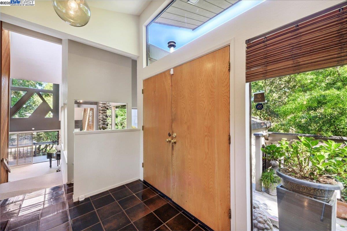 Detail Gallery Image 7 of 60 For 391 Oak Ln, Pleasanton,  CA 94566 - 4 Beds | 3 Baths