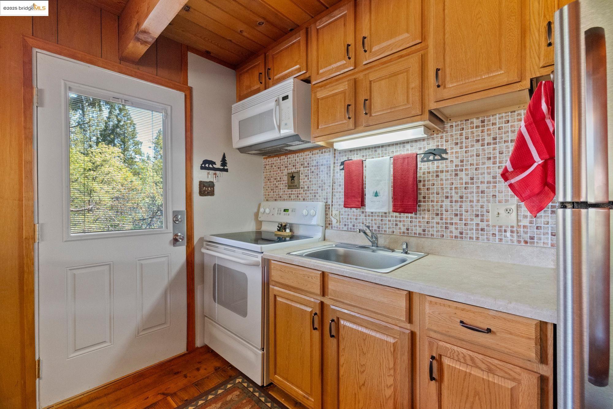Detail Gallery Image 8 of 30 For 22059 Cedar Springs Rd, Twain Harte,  CA 95383 - 3 Beds | 1/1 Baths