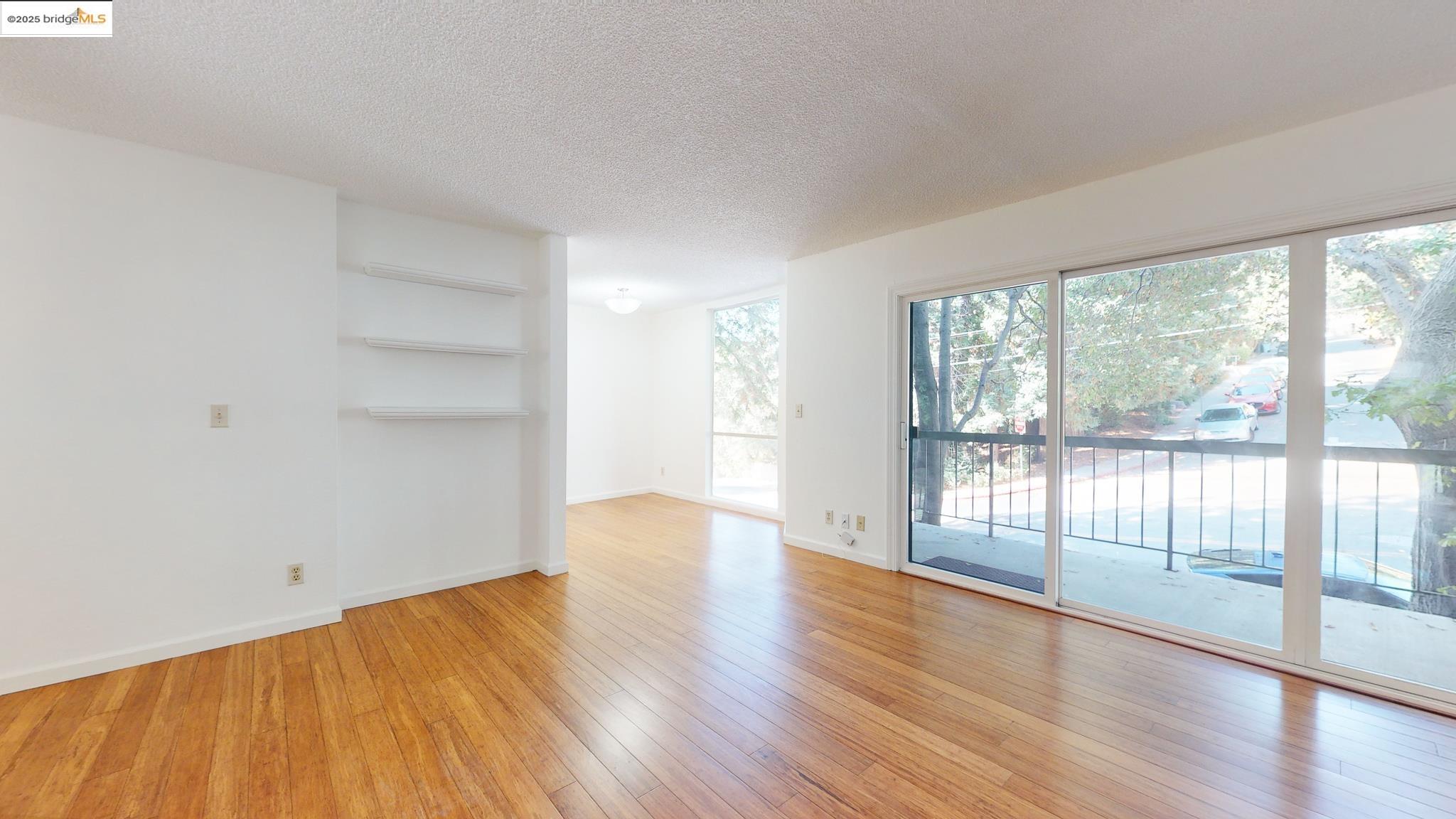 Detail Gallery Image 1 of 17 For 2700 Le Conte Ave #201,  Berkeley,  CA 94709 - 1 Beds | 1 Baths