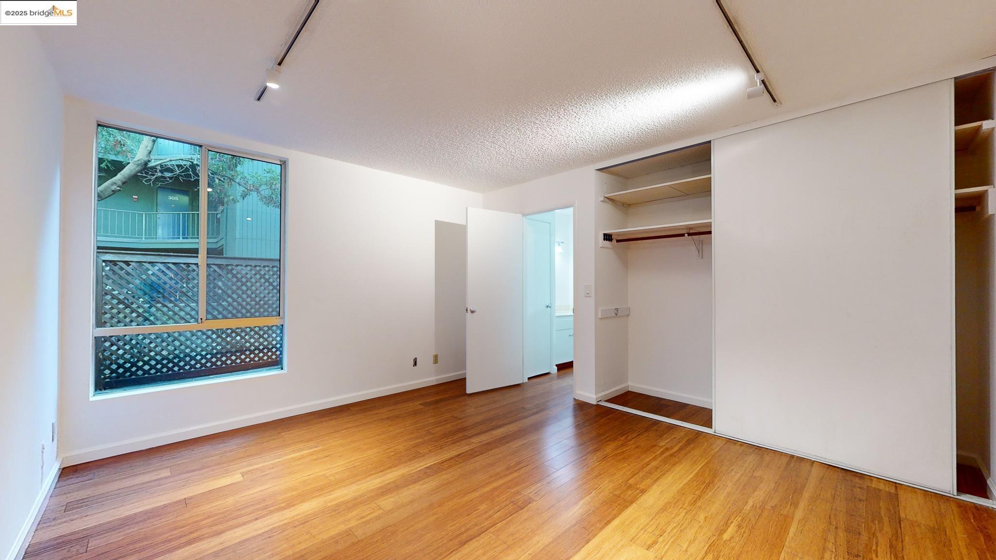 Detail Gallery Image 11 of 17 For 2700 Le Conte Ave #201,  Berkeley,  CA 94709 - 1 Beds | 1 Baths
