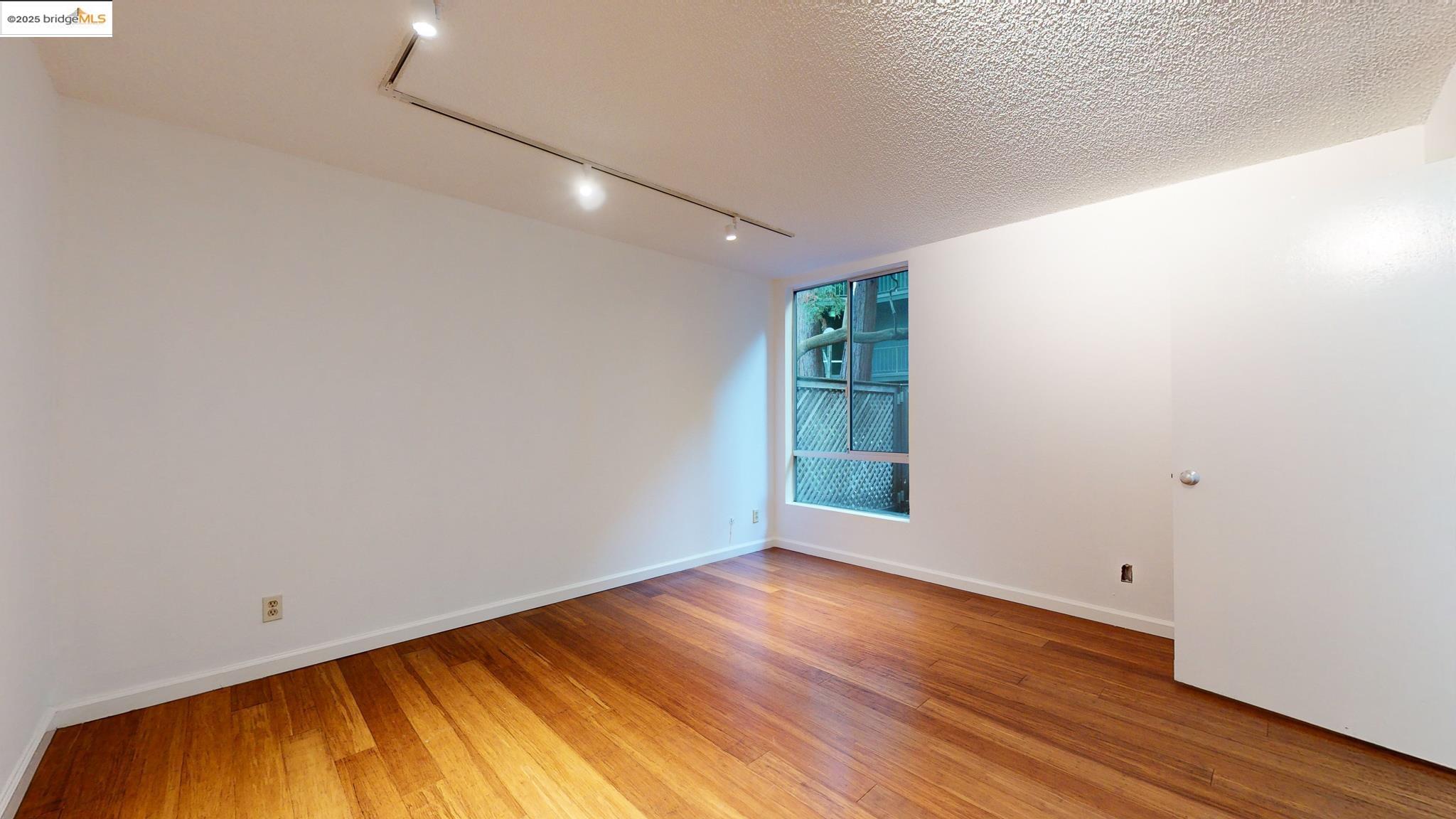 Detail Gallery Image 12 of 17 For 2700 Le Conte Ave #201,  Berkeley,  CA 94709 - 1 Beds | 1 Baths