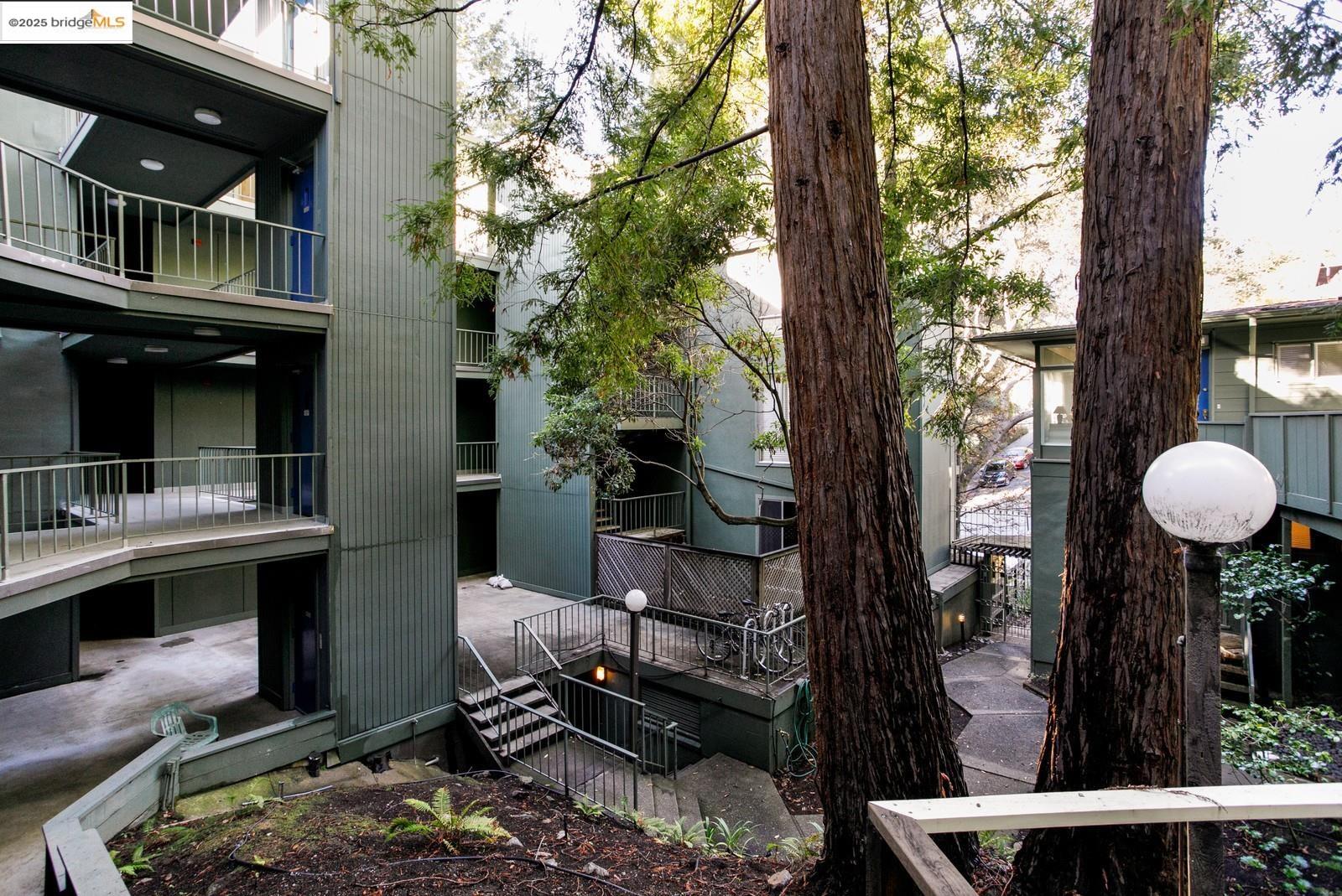 Detail Gallery Image 14 of 17 For 2700 Le Conte Ave #201,  Berkeley,  CA 94709 - 1 Beds | 1 Baths