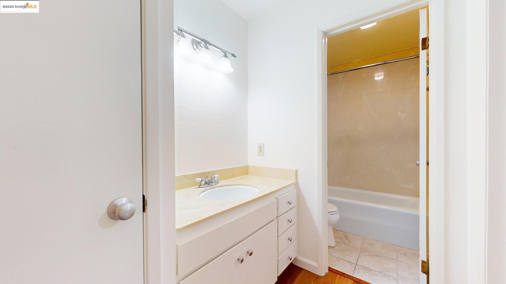 Detail Gallery Image 7 of 17 For 2700 Le Conte Ave #201,  Berkeley,  CA 94709 - 1 Beds | 1 Baths