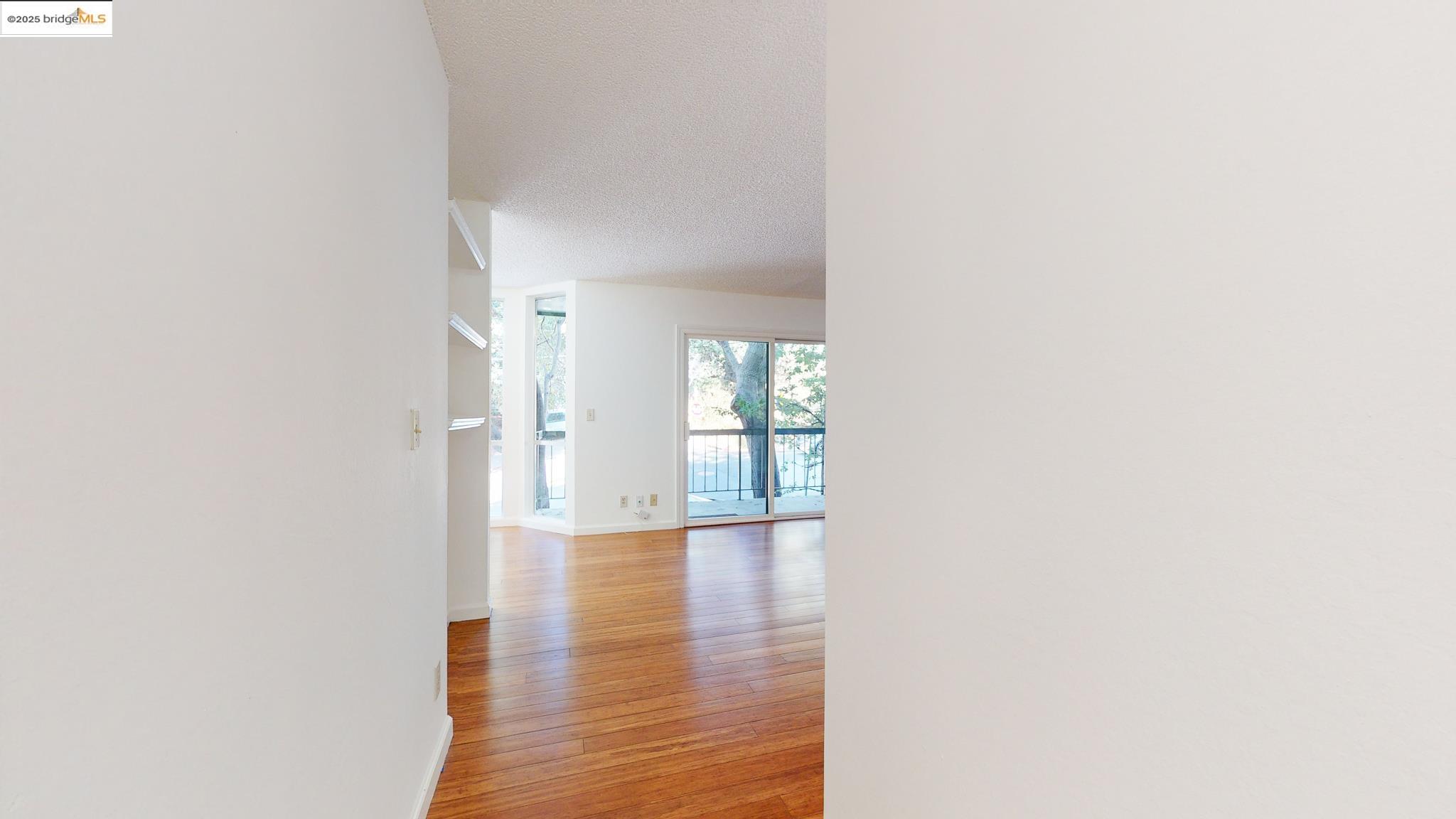 Detail Gallery Image 9 of 17 For 2700 Le Conte Ave #201,  Berkeley,  CA 94709 - 1 Beds | 1 Baths