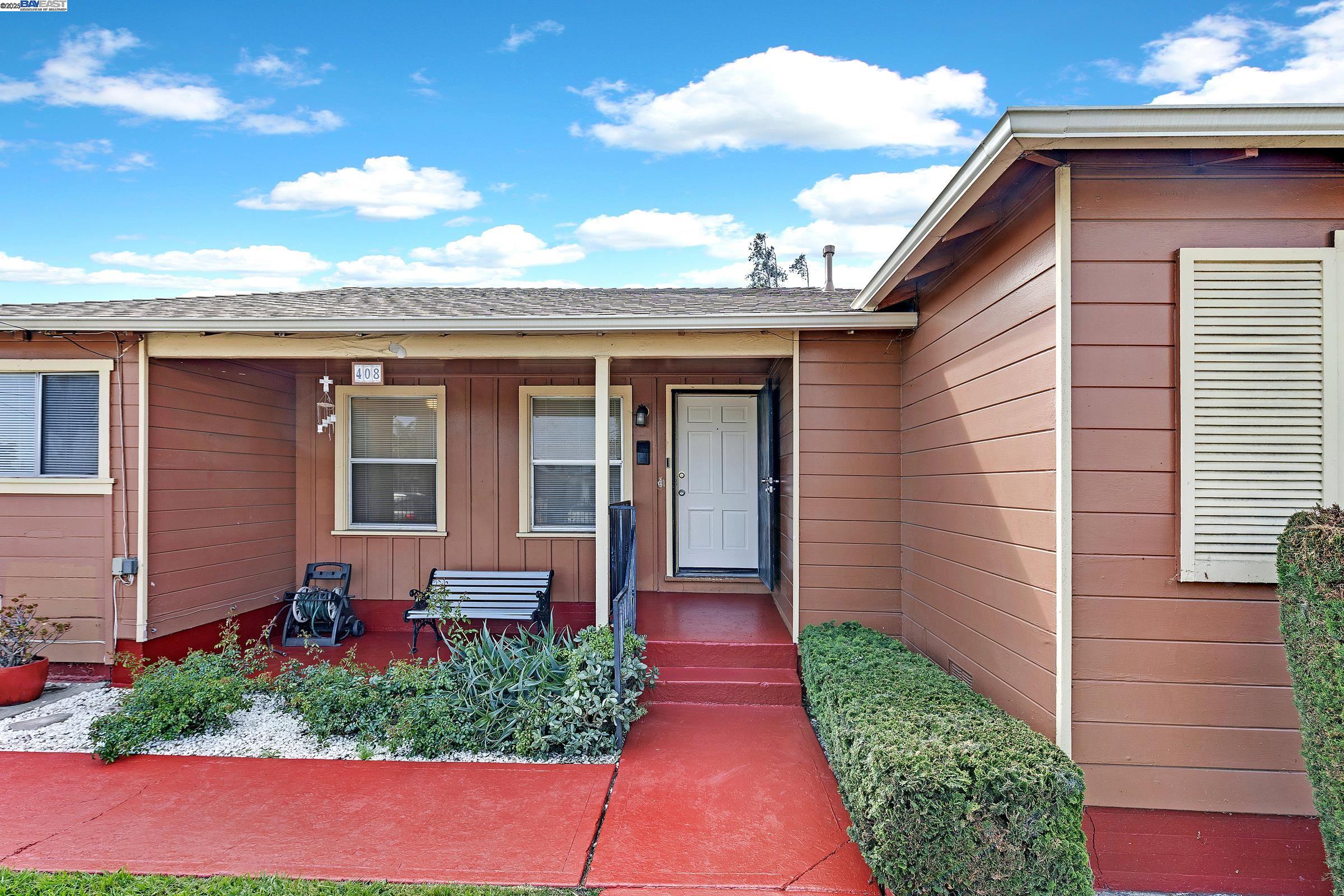 Detail Gallery Image 2 of 30 For 408 Burlwood Ave, Oakland,  CA 94603 - 2 Beds | 1 Baths