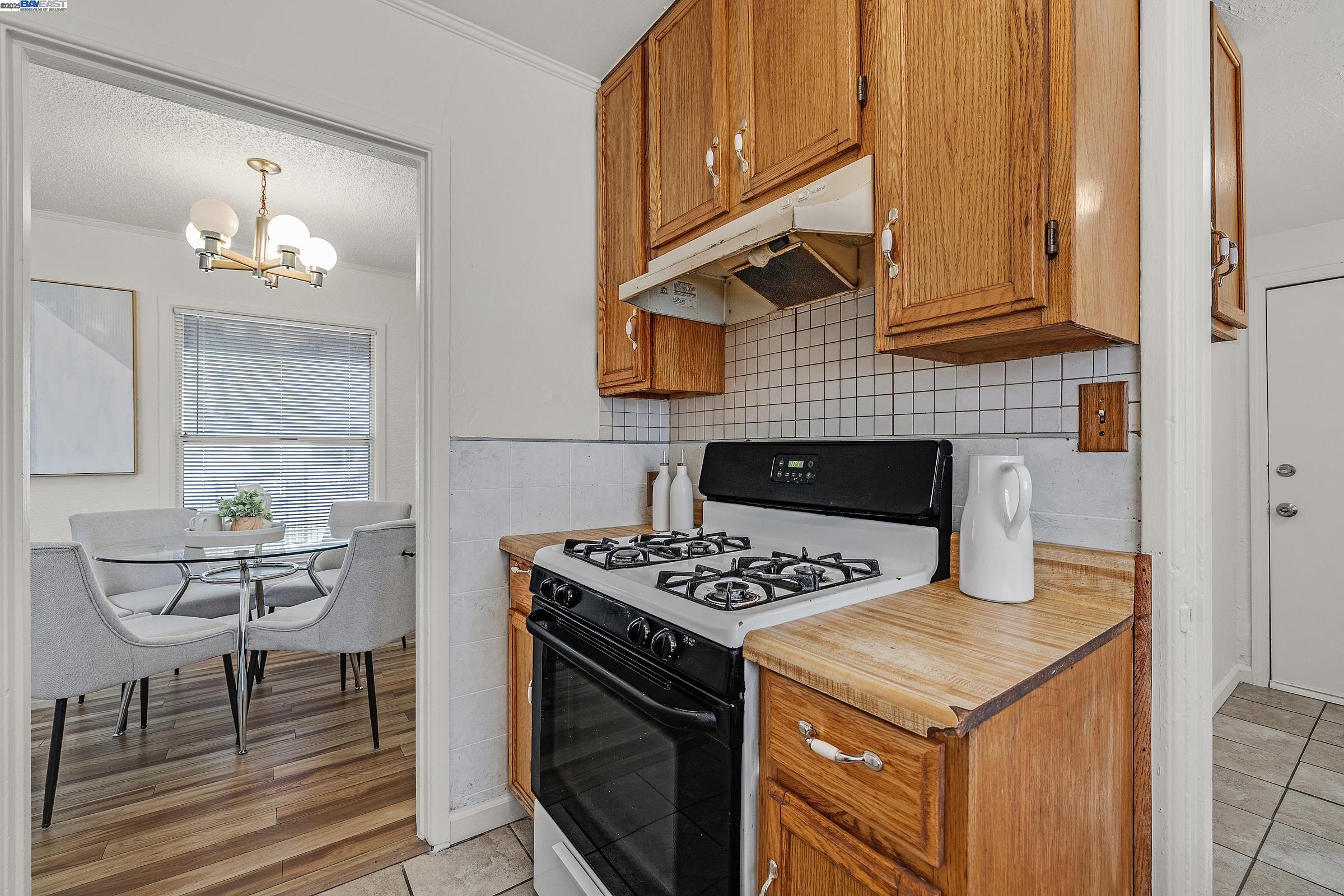 Detail Gallery Image 17 of 30 For 408 Burlwood Ave, Oakland,  CA 94603 - 2 Beds | 1 Baths