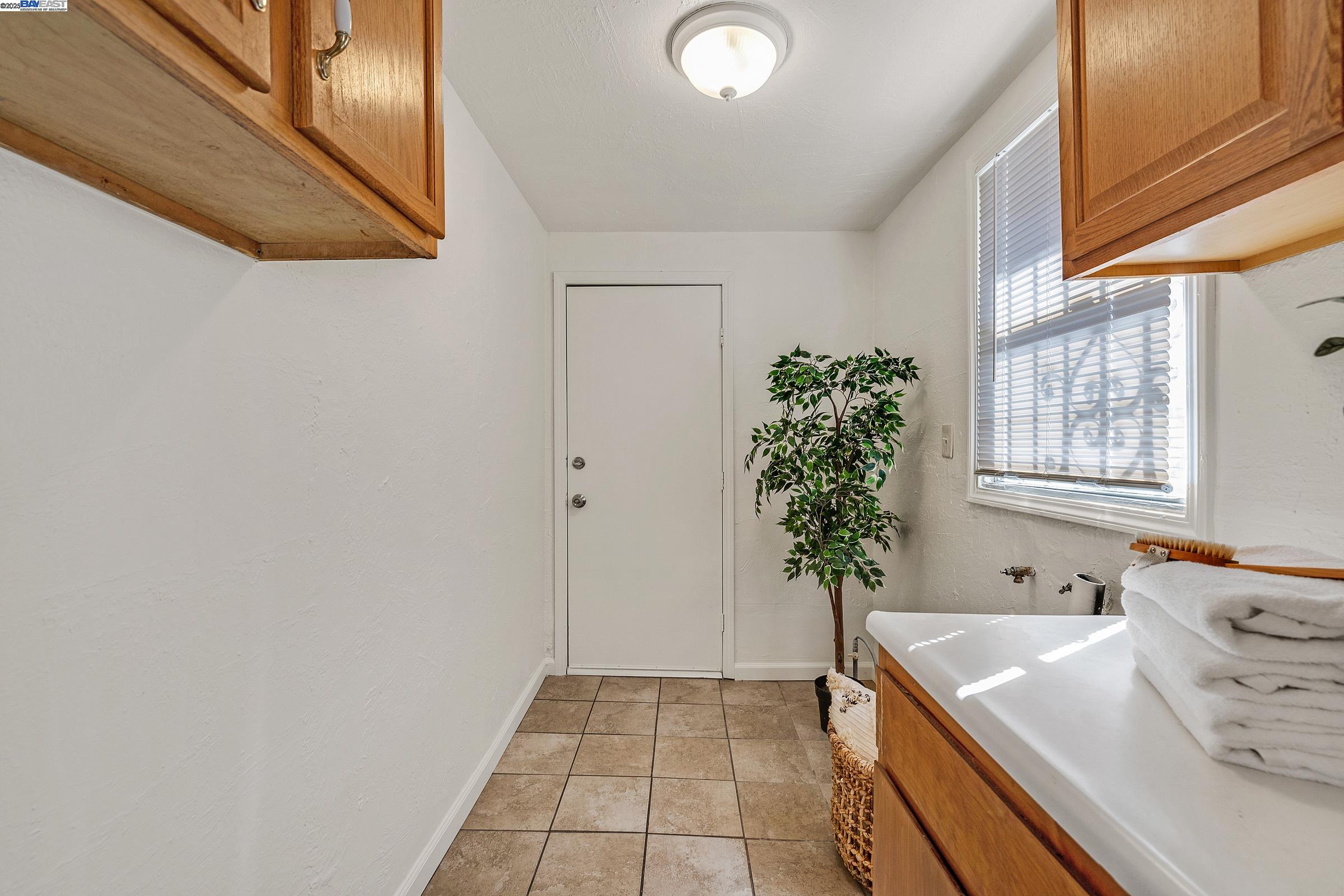 Detail Gallery Image 22 of 30 For 408 Burlwood Ave, Oakland,  CA 94603 - 2 Beds | 1 Baths