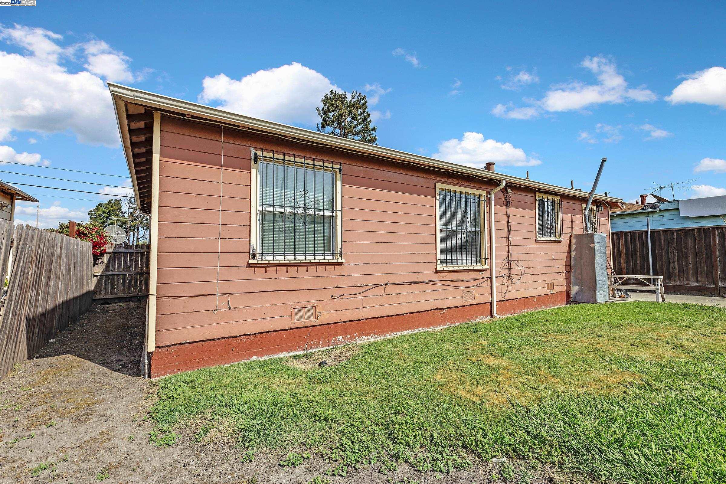 Detail Gallery Image 28 of 30 For 408 Burlwood Ave, Oakland,  CA 94603 - 2 Beds | 1 Baths