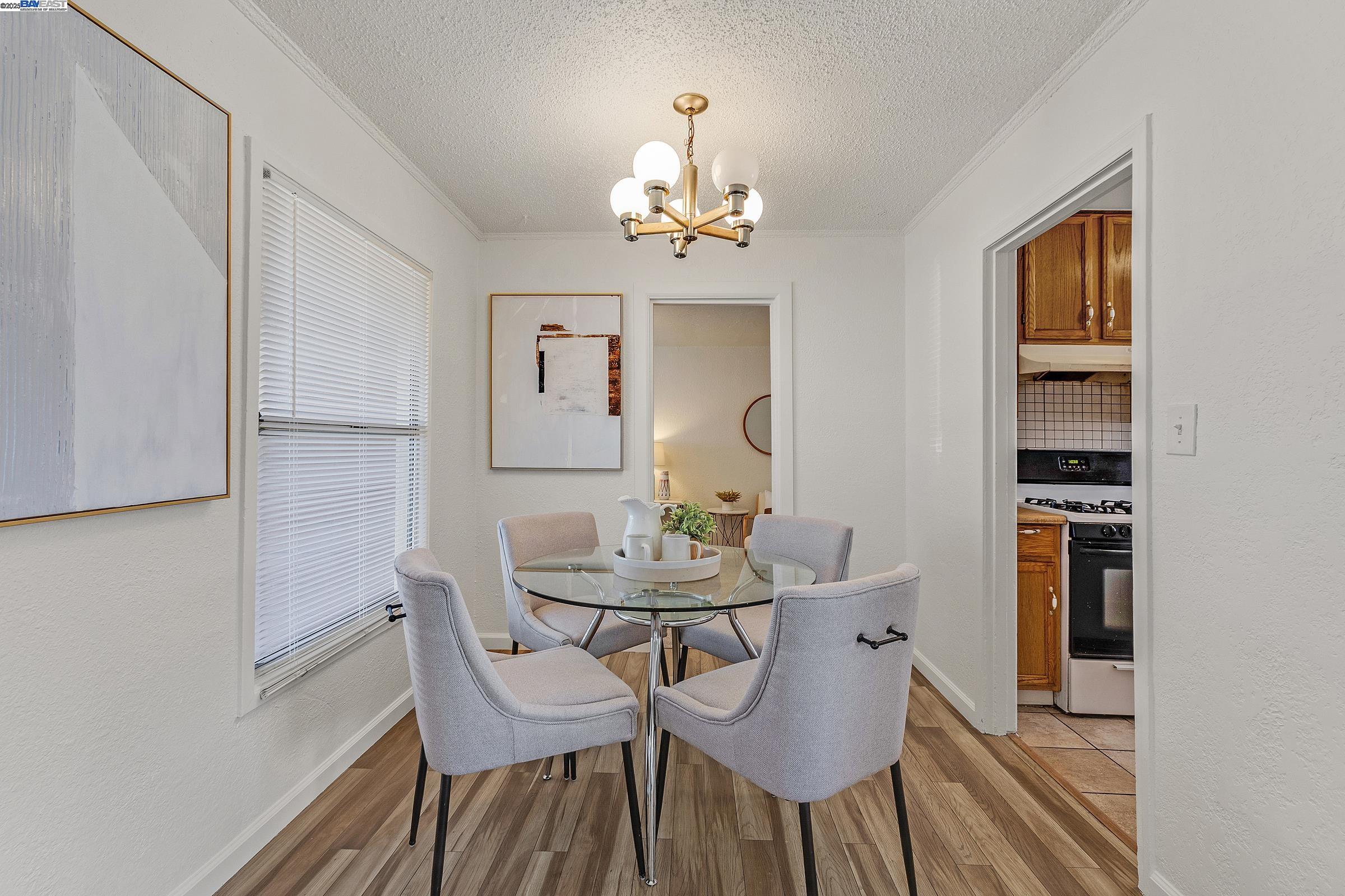 Detail Gallery Image 6 of 30 For 408 Burlwood Ave, Oakland,  CA 94603 - 2 Beds | 1 Baths