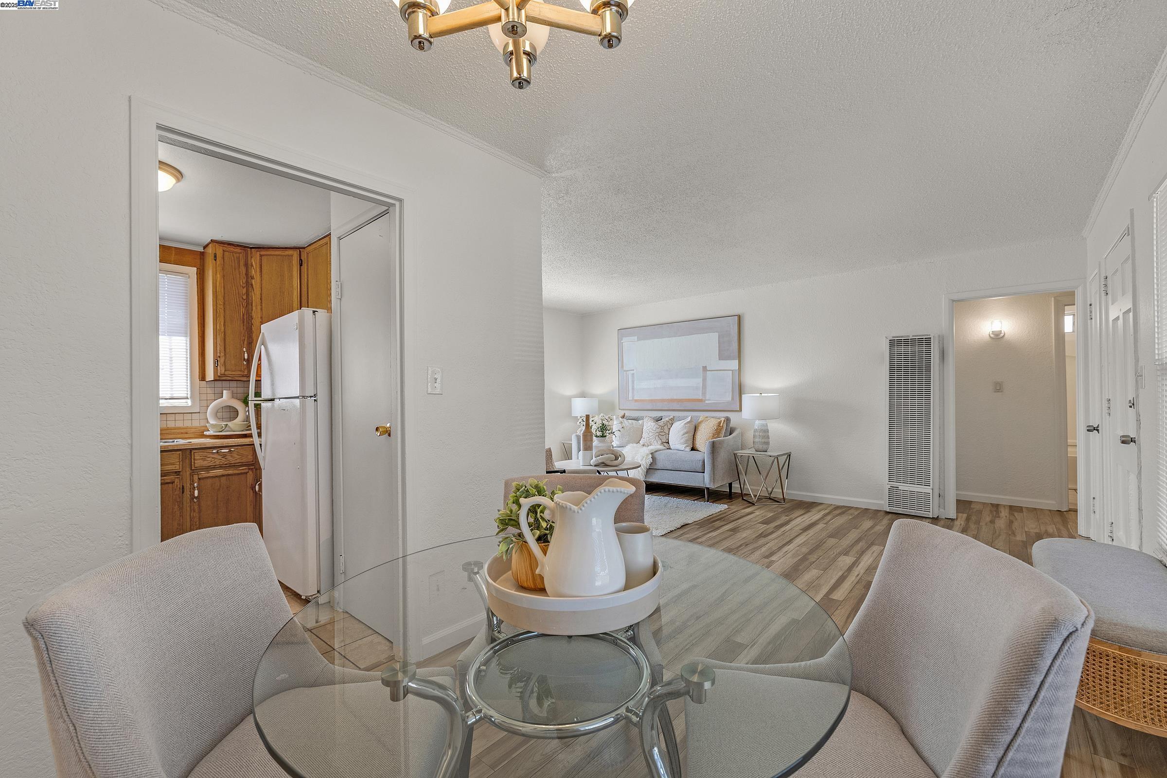 Detail Gallery Image 7 of 30 For 408 Burlwood Ave, Oakland,  CA 94603 - 2 Beds | 1 Baths