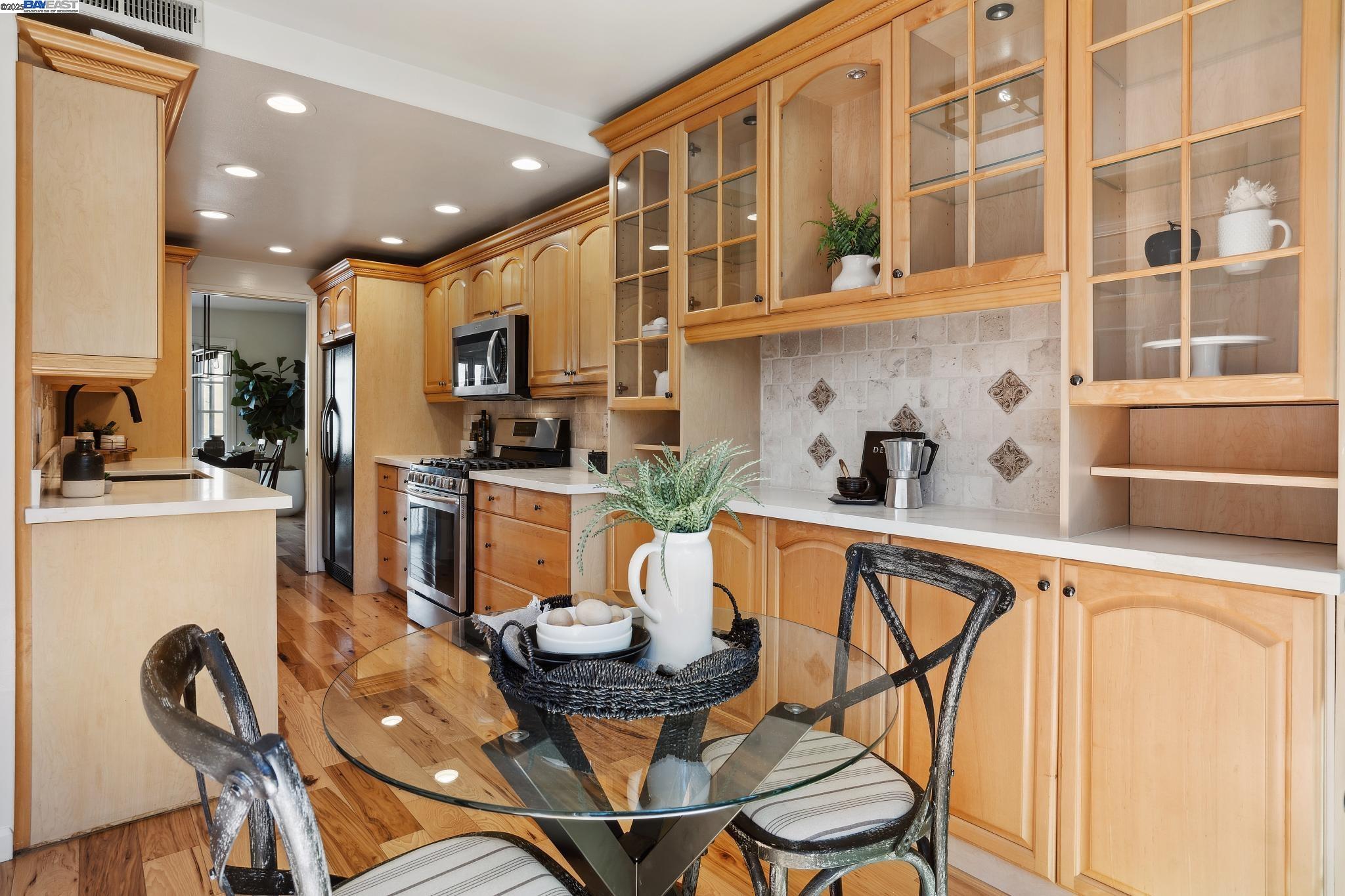 Detail Gallery Image 14 of 31 For 1407 Camino Peral, Moraga,  CA 94556 - 3 Beds | 2/1 Baths