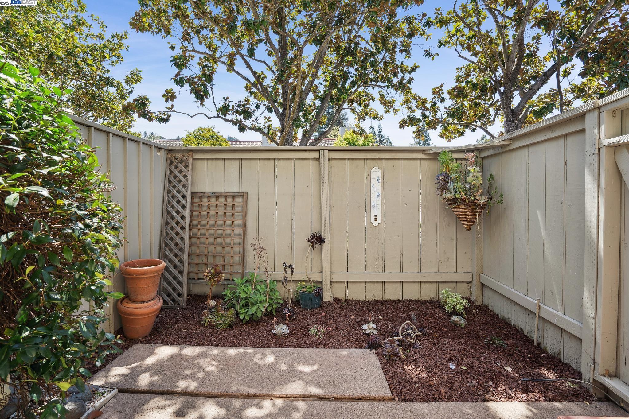 Detail Gallery Image 16 of 31 For 1407 Camino Peral, Moraga,  CA 94556 - 3 Beds | 2/1 Baths