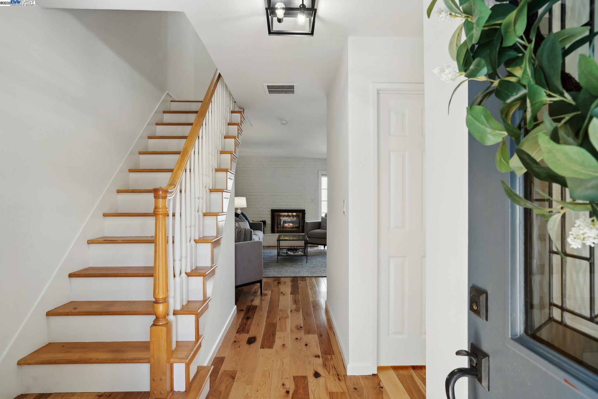 Detail Gallery Image 4 of 31 For 1407 Camino Peral, Moraga,  CA 94556 - 3 Beds | 2/1 Baths