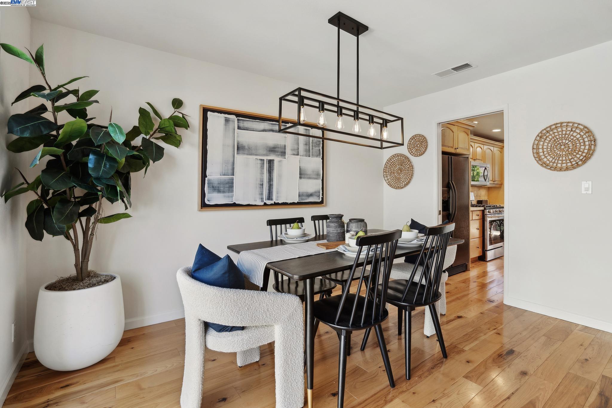 Detail Gallery Image 9 of 31 For 1407 Camino Peral, Moraga,  CA 94556 - 3 Beds | 2/1 Baths