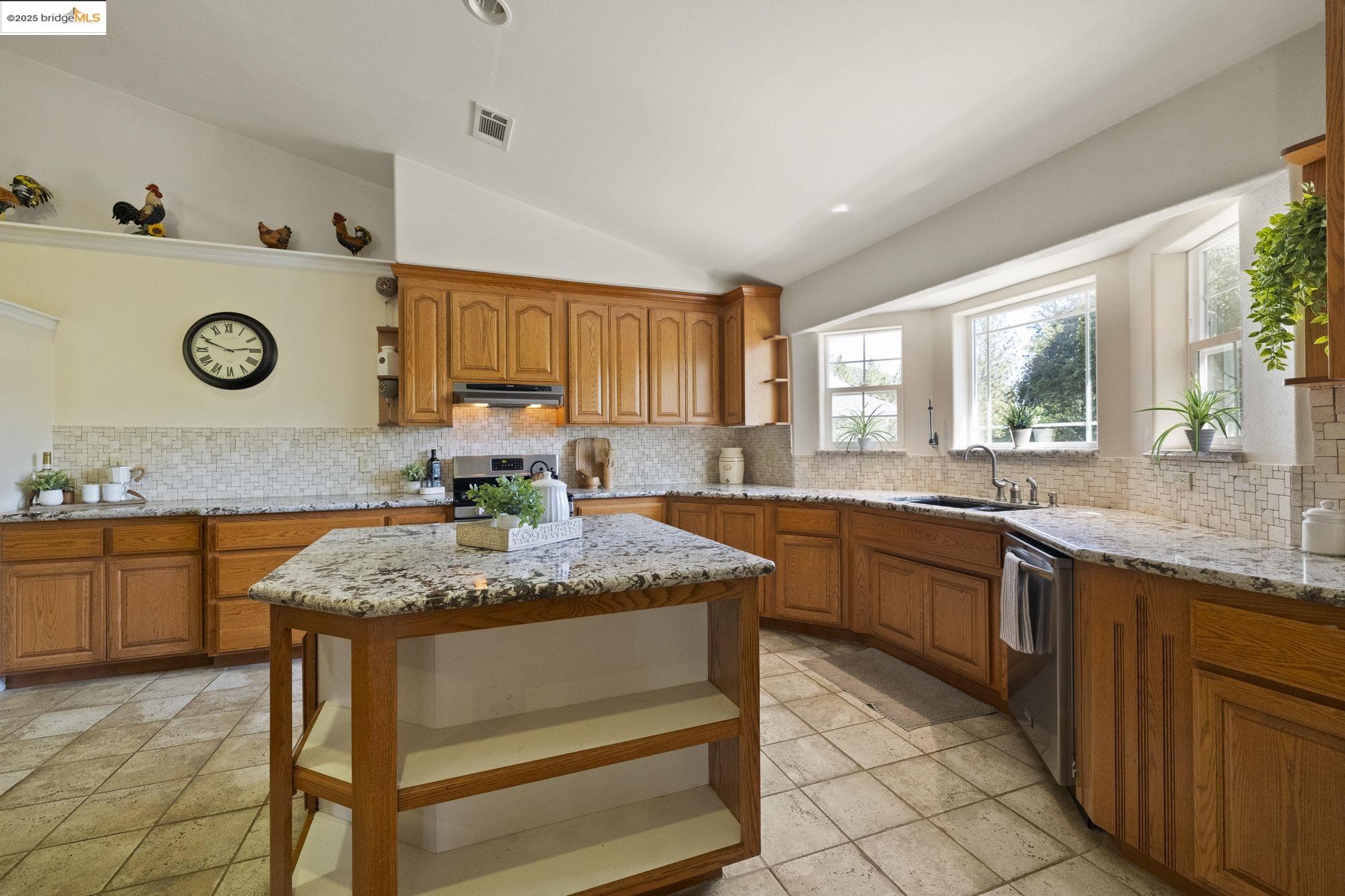 Detail Gallery Image 9 of 40 For 21895 Sawmill Flat Rd, Sonora,  CA 95370 - 4 Beds | 3/1 Baths