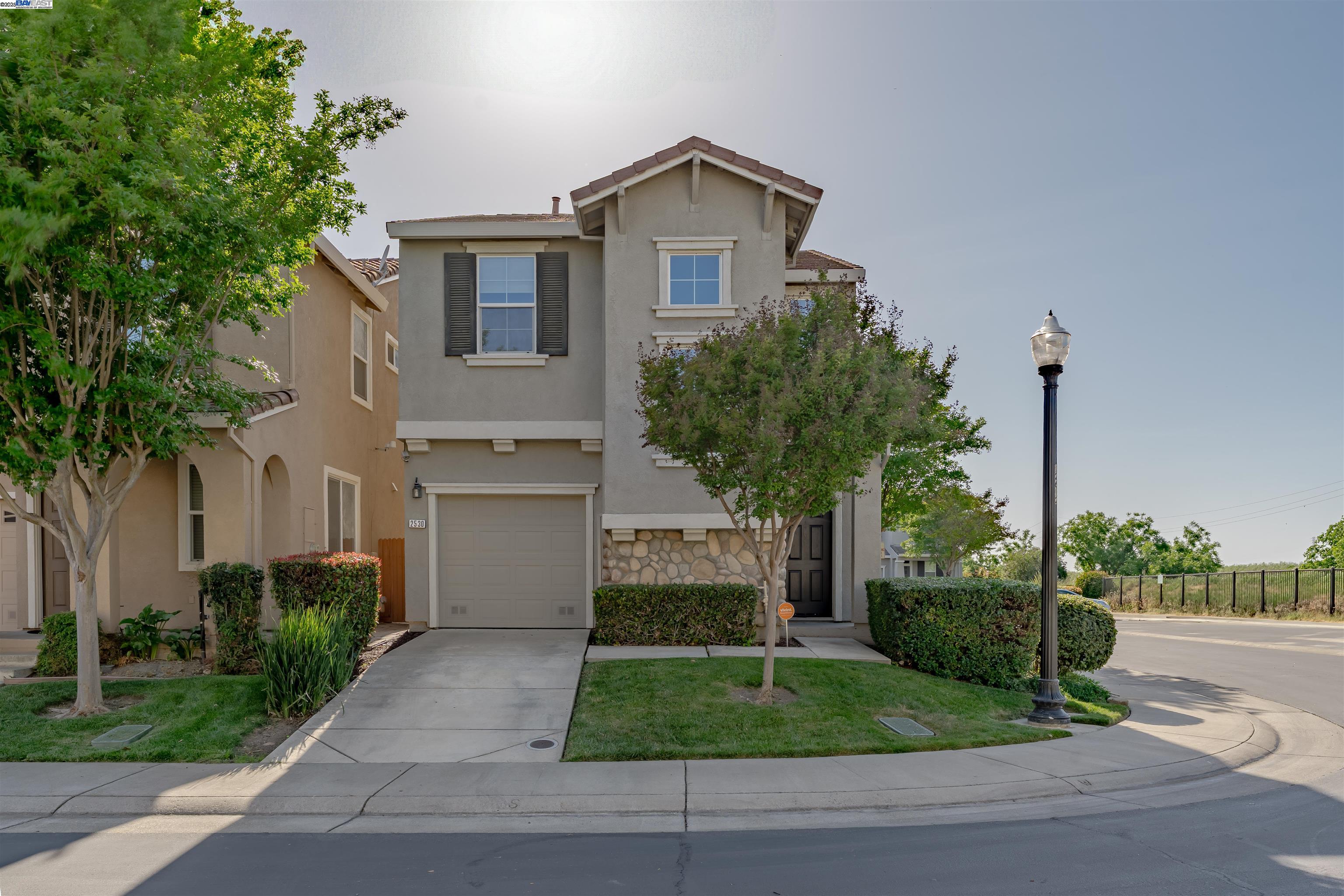 Detail Gallery Image 1 of 1 For 2530 Gooseberry Cir, West Sacramento,  CA 95691 - 3 Beds | 2/1 Baths