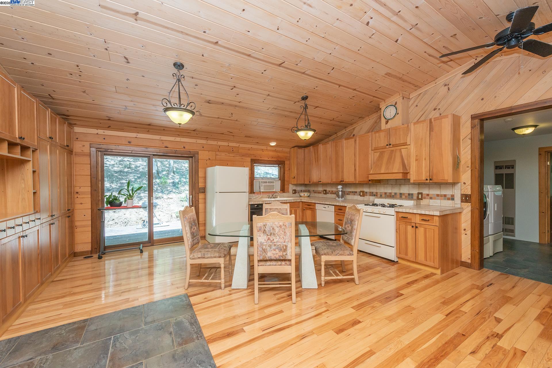 Detail Gallery Image 7 of 60 For 4298 Little Browns Creek Rd, Weaverville,  CA 96093 - 3 Beds | 1 Baths