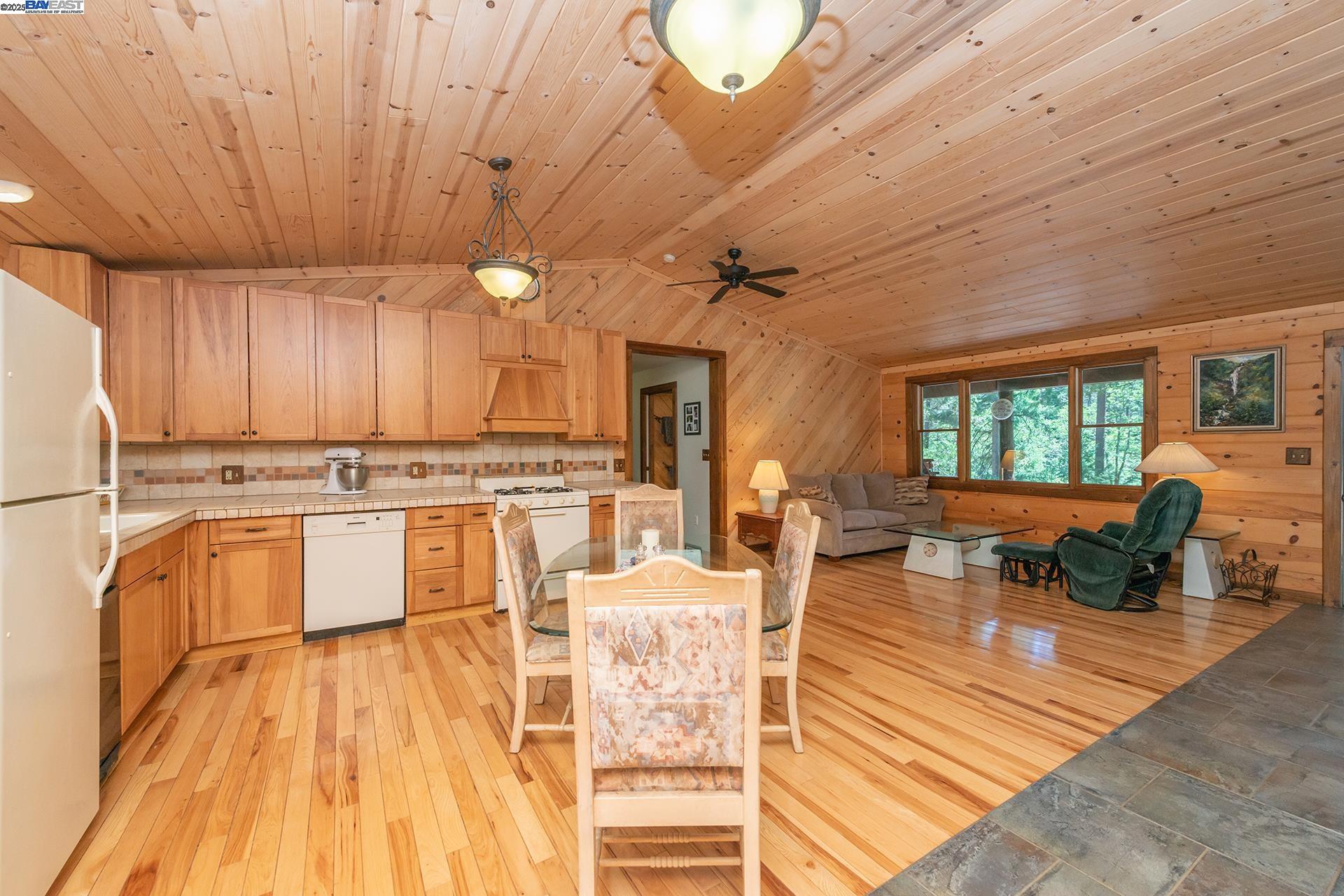 Detail Gallery Image 8 of 60 For 4298 Little Browns Creek Rd, Weaverville,  CA 96093 - 3 Beds | 1 Baths