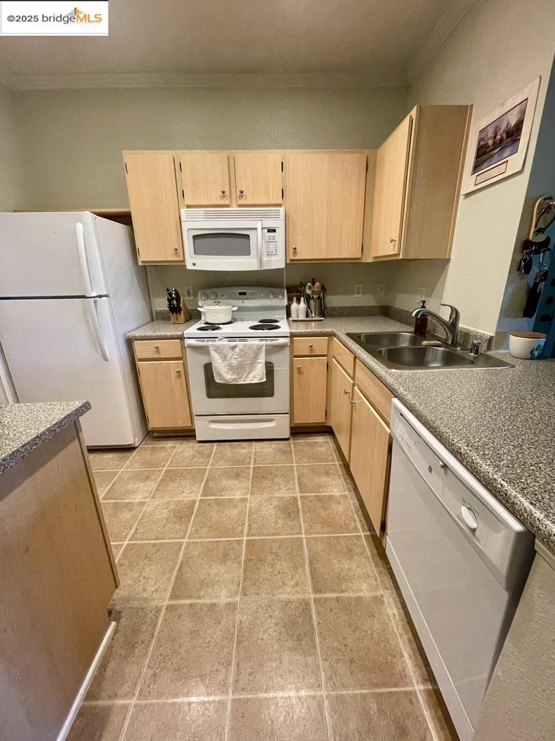 Detail Gallery Image 3 of 22 For 701 Gibson Dr #828,  Roseville,  CA 95678 - 2 Beds | 2 Baths