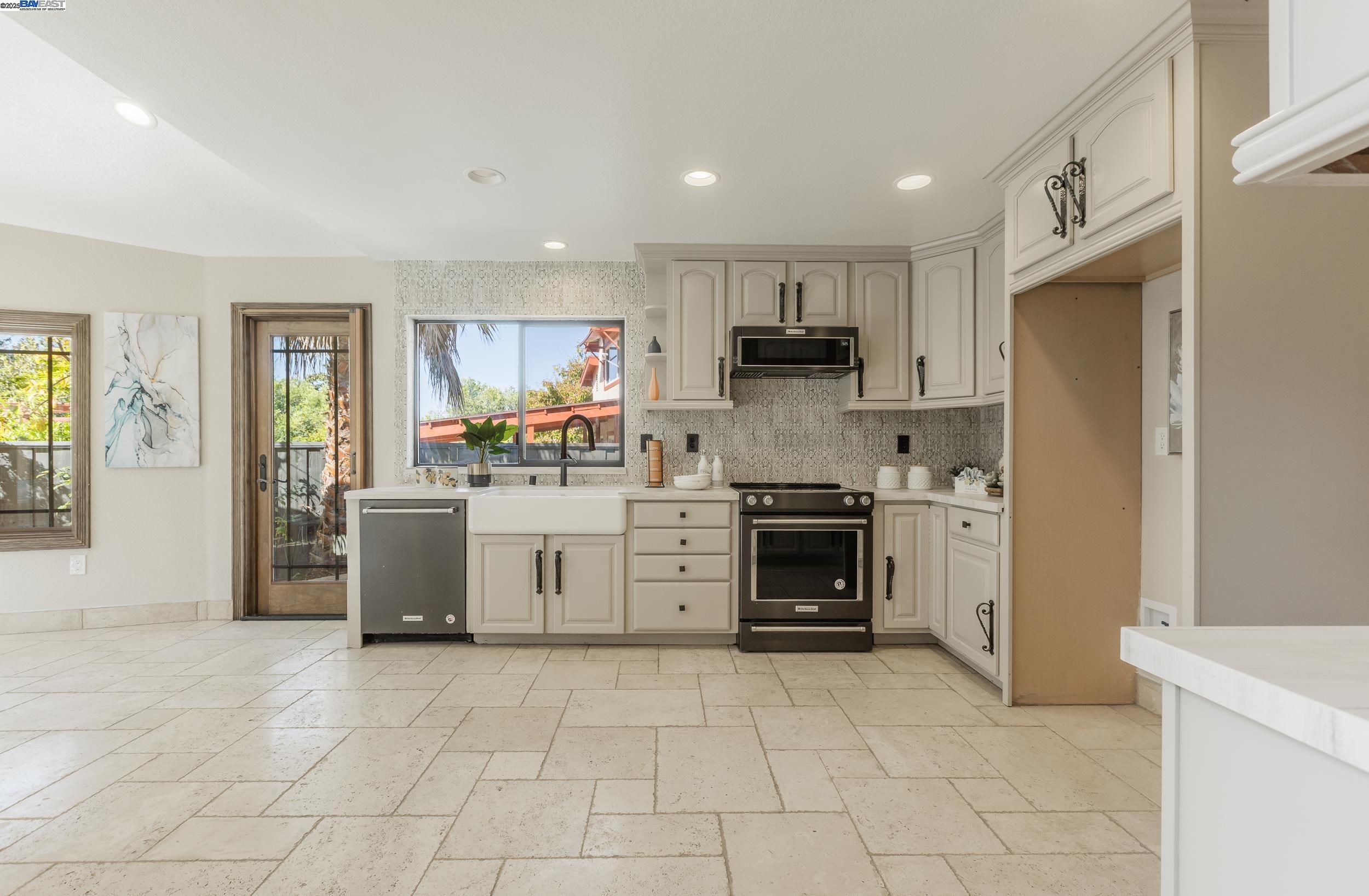 Detail Gallery Image 18 of 42 For 960 Arikara Dr, Fremont,  CA 94539 - 4 Beds | 4 Baths