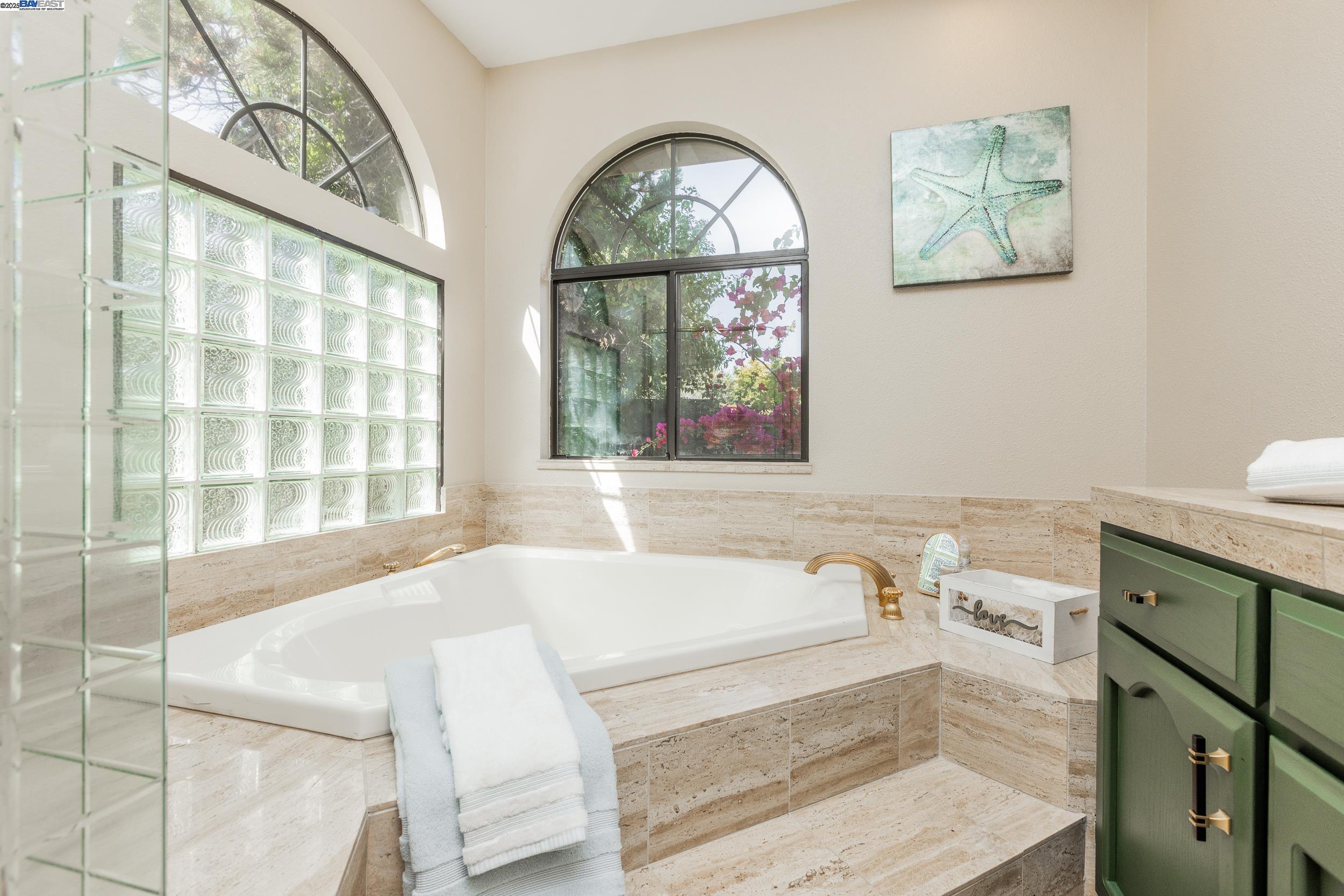 Detail Gallery Image 20 of 42 For 960 Arikara Dr, Fremont,  CA 94539 - 4 Beds | 4 Baths