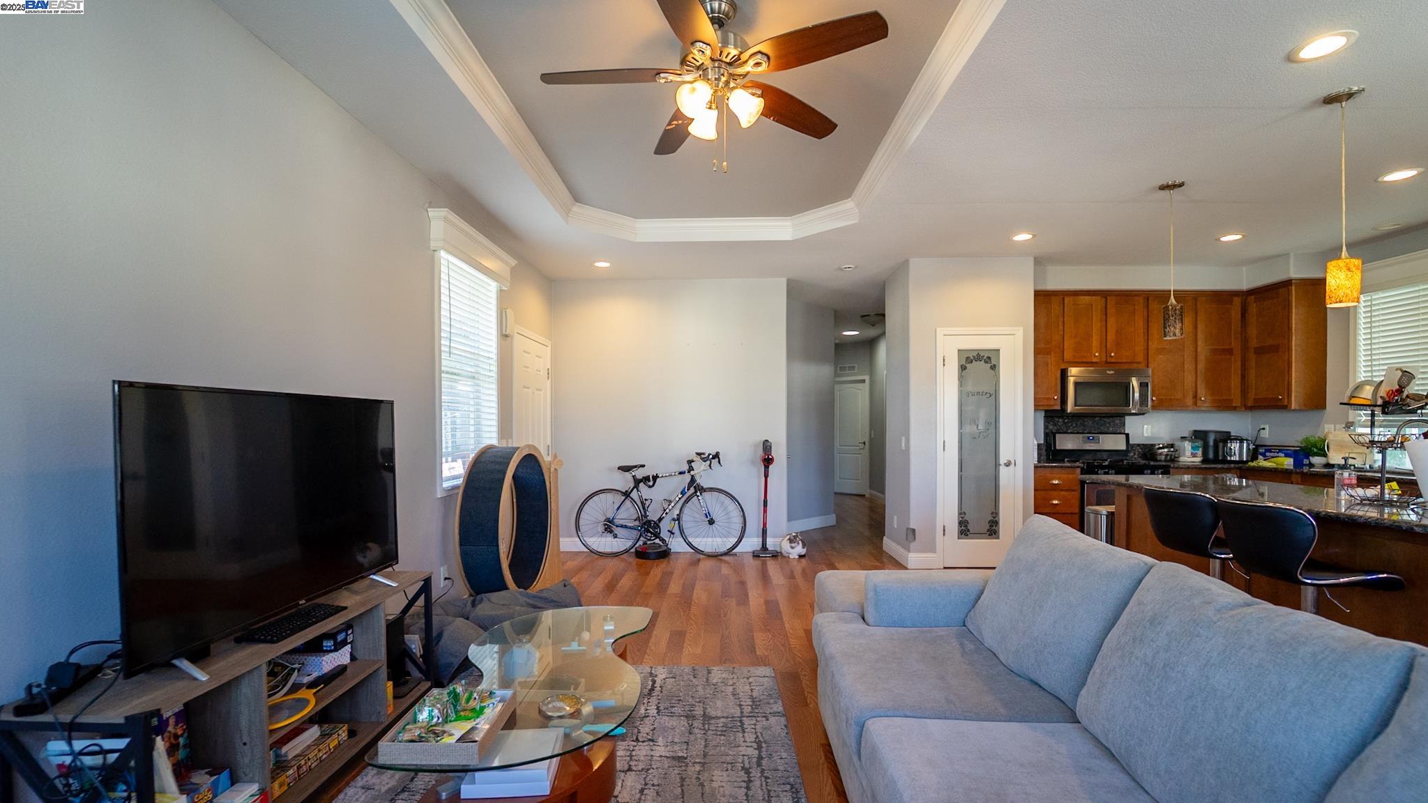 Detail Gallery Image 3 of 11 For 460 Pinefield #460,  San Jose,  CA 95134 - 3 Beds | 2 Baths