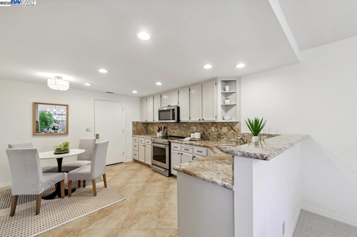 Detail Gallery Image 11 of 26 For 909 Cloverberry Way, San Ramon,  CA 94582 - 3 Beds | 2/1 Baths