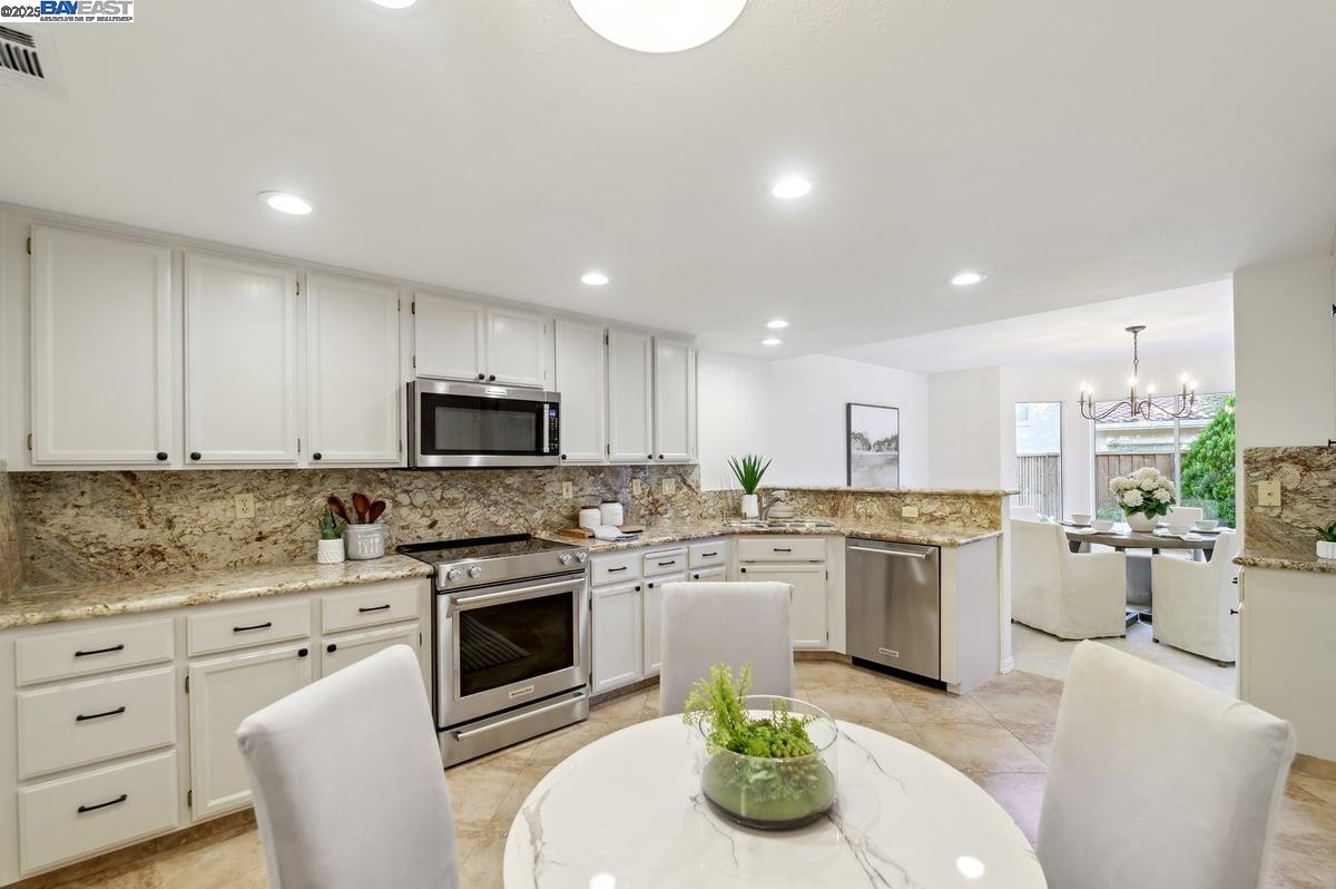 Detail Gallery Image 12 of 26 For 909 Cloverberry Way, San Ramon,  CA 94582 - 3 Beds | 2/1 Baths