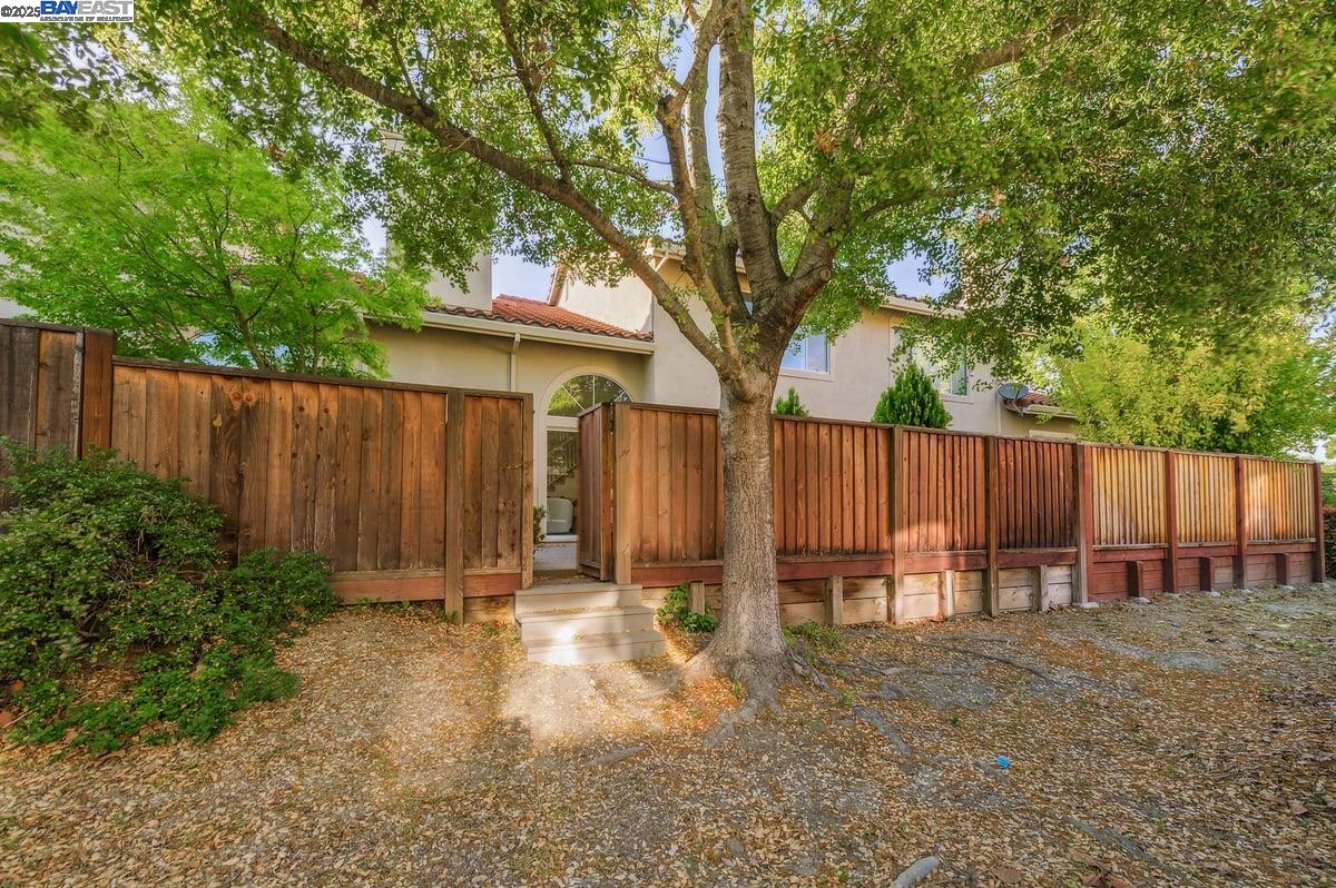 Detail Gallery Image 25 of 26 For 909 Cloverberry Way, San Ramon,  CA 94582 - 3 Beds | 2/1 Baths