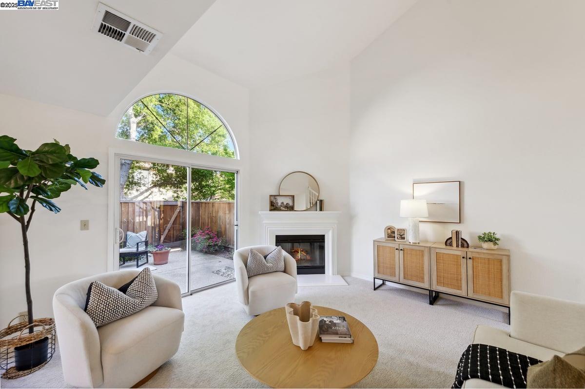 Detail Gallery Image 5 of 26 For 909 Cloverberry Way, San Ramon,  CA 94582 - 3 Beds | 2/1 Baths