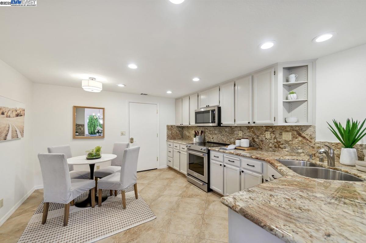 Detail Gallery Image 10 of 26 For 909 Cloverberry Way, San Ramon,  CA 94582 - 3 Beds | 2/1 Baths