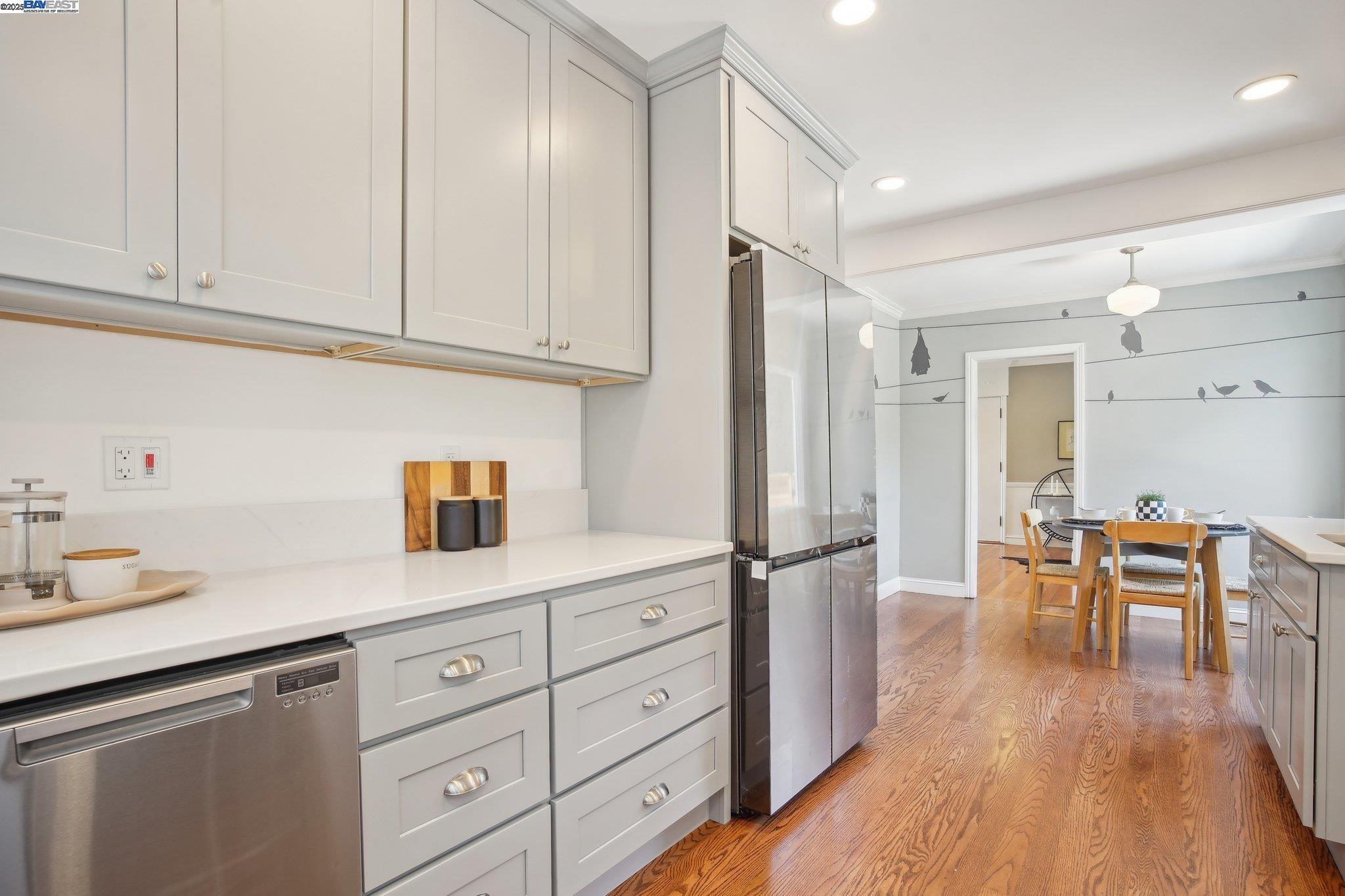 Detail Gallery Image 13 of 59 For 400 Paloma Ave, Pacifica,  CA 94044 - 3 Beds | 1/1 Baths