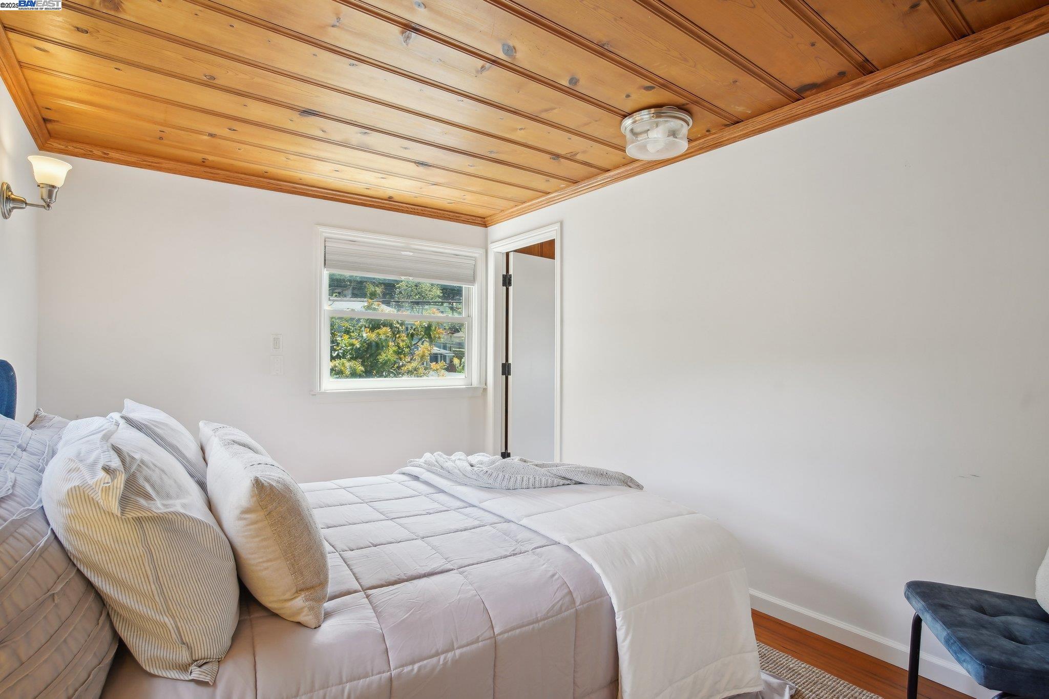 Detail Gallery Image 21 of 59 For 400 Paloma Ave, Pacifica,  CA 94044 - 3 Beds | 1/1 Baths