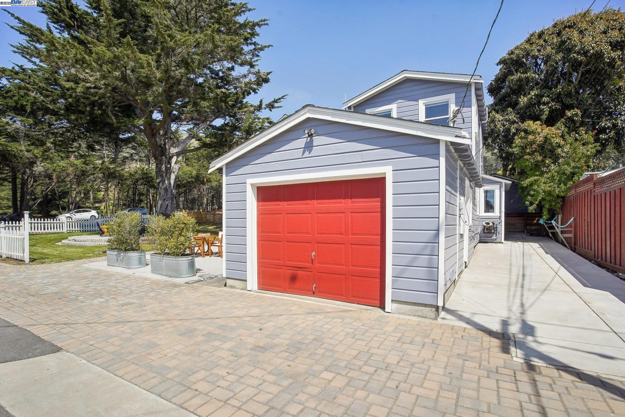 Detail Gallery Image 28 of 59 For 400 Paloma Ave, Pacifica,  CA 94044 - 3 Beds | 1/1 Baths