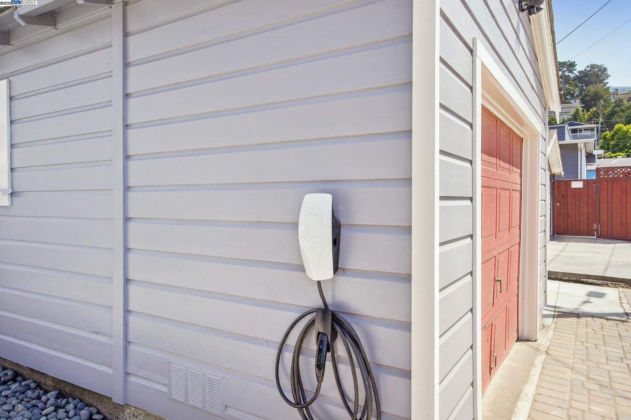 Detail Gallery Image 29 of 59 For 400 Paloma Ave, Pacifica,  CA 94044 - 3 Beds | 1/1 Baths