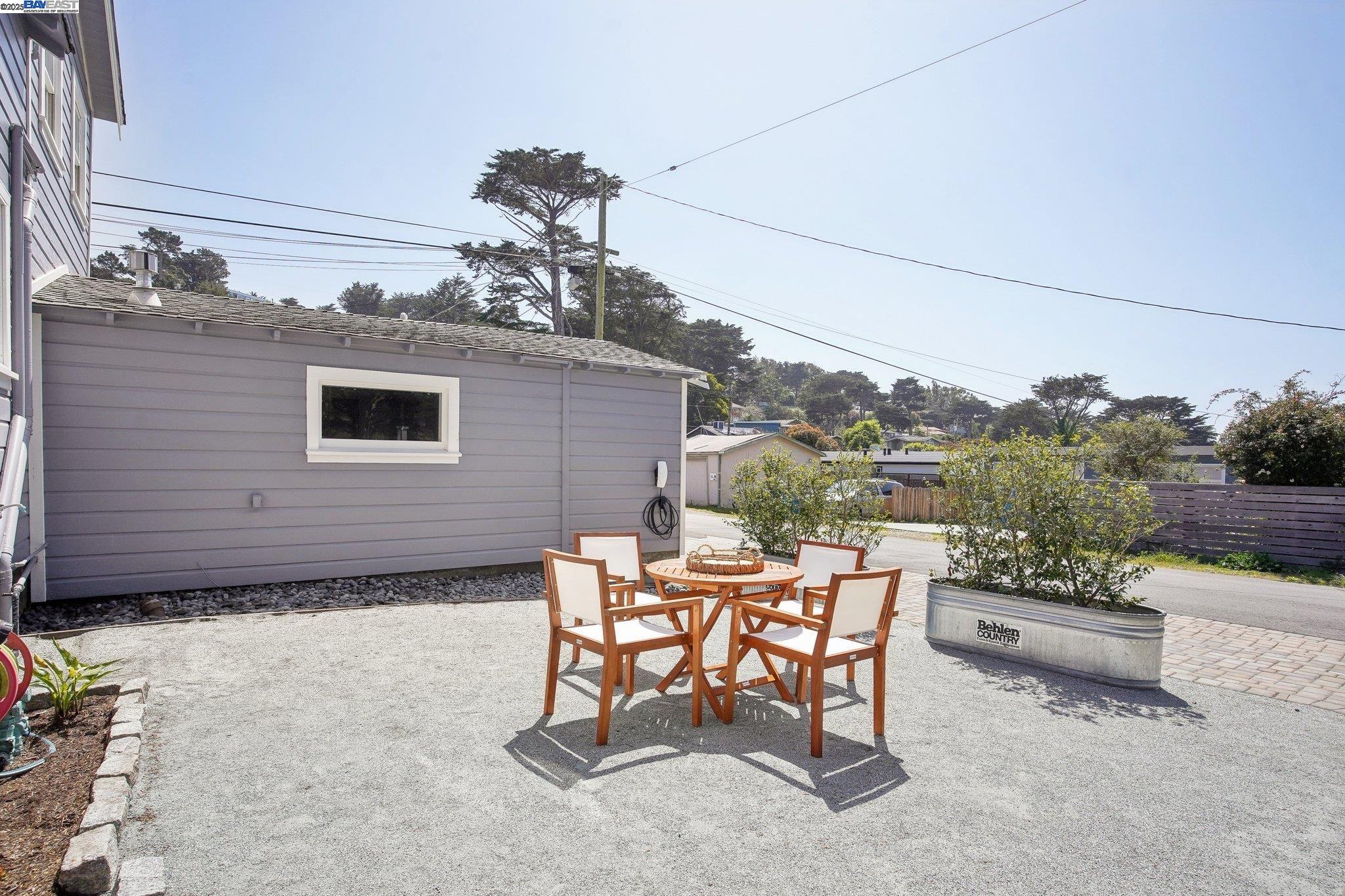 Detail Gallery Image 30 of 59 For 400 Paloma Ave, Pacifica,  CA 94044 - 3 Beds | 1/1 Baths
