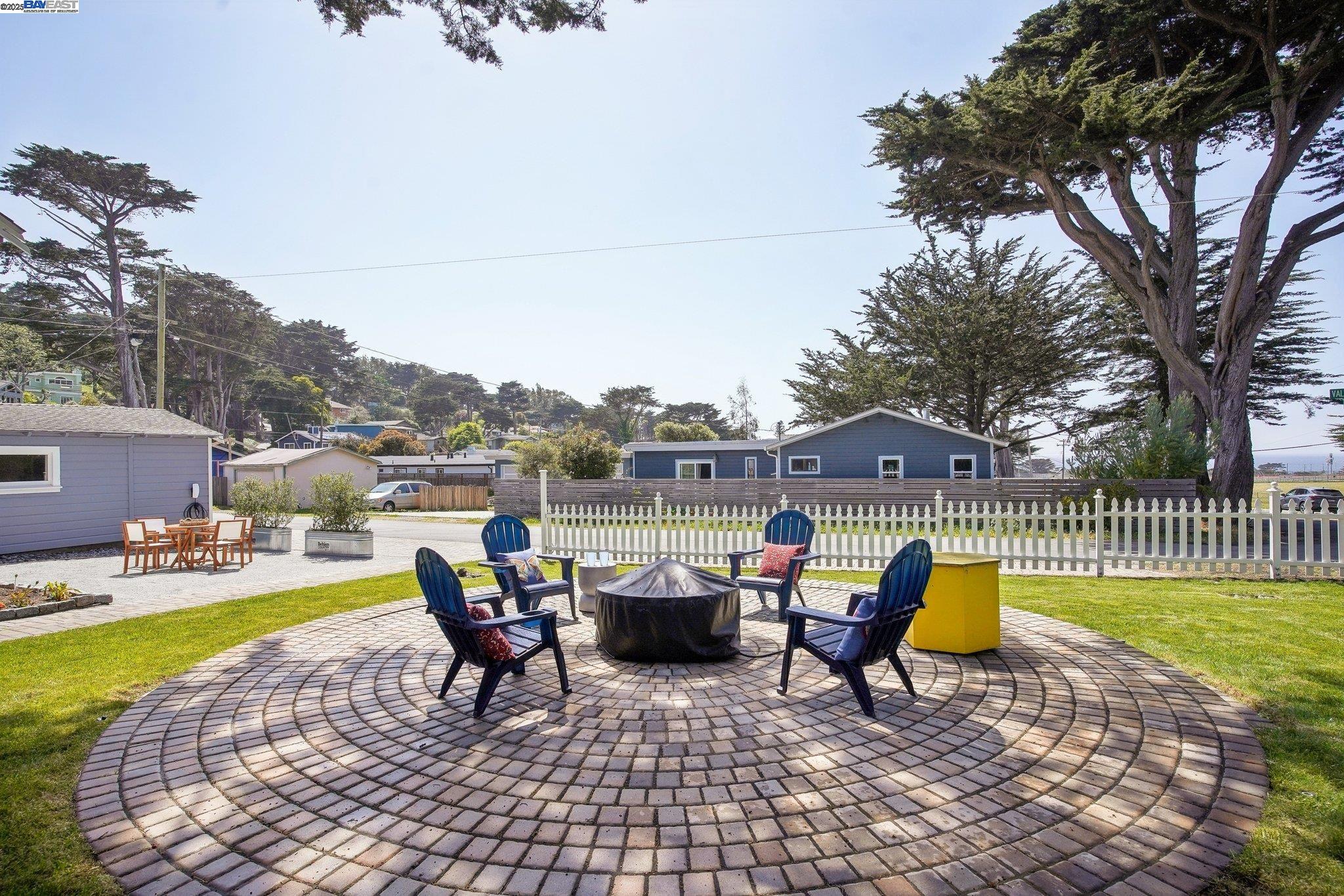 Detail Gallery Image 31 of 59 For 400 Paloma Ave, Pacifica,  CA 94044 - 3 Beds | 1/1 Baths