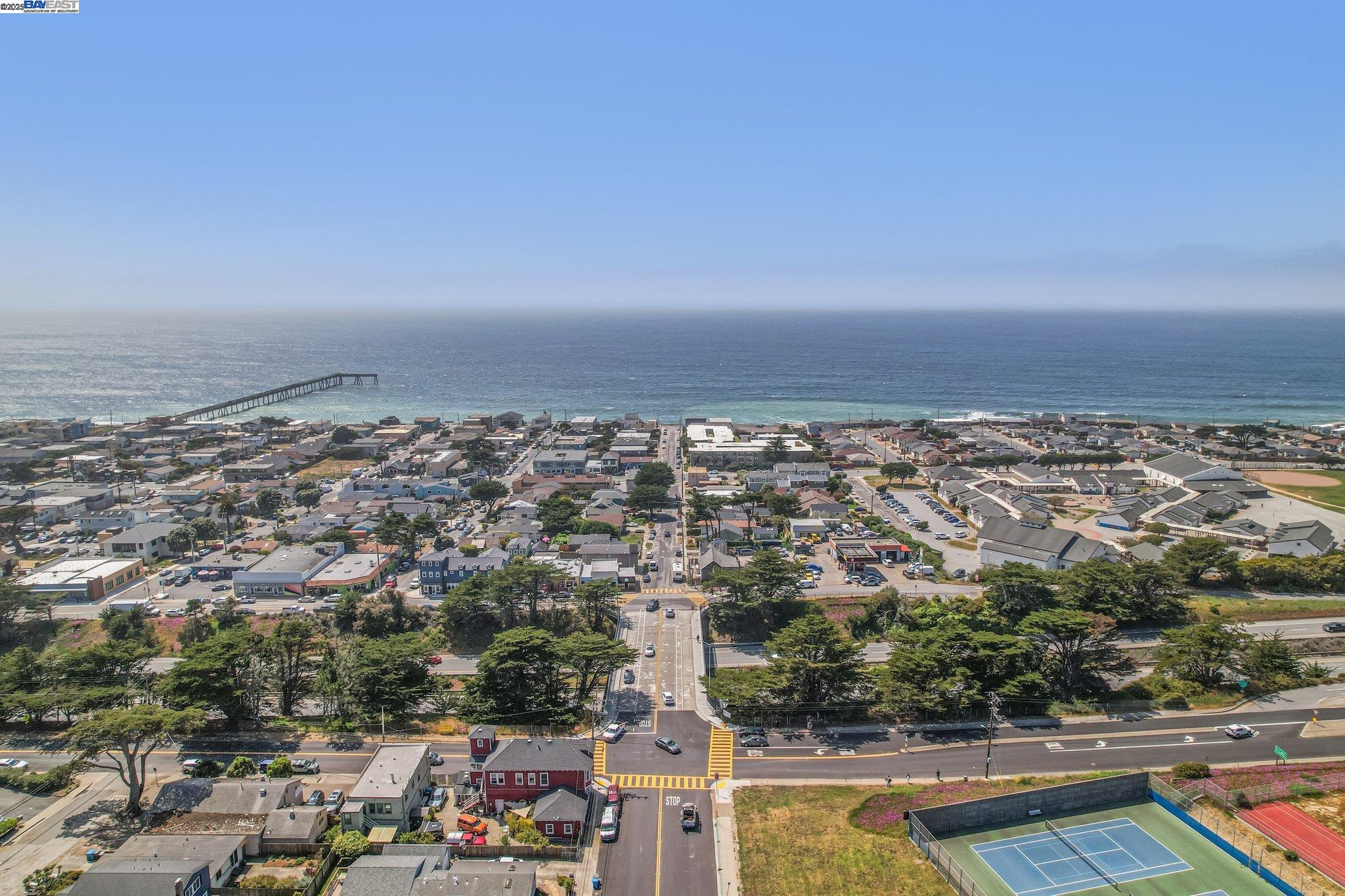 Detail Gallery Image 42 of 59 For 400 Paloma Ave, Pacifica,  CA 94044 - 3 Beds | 1/1 Baths