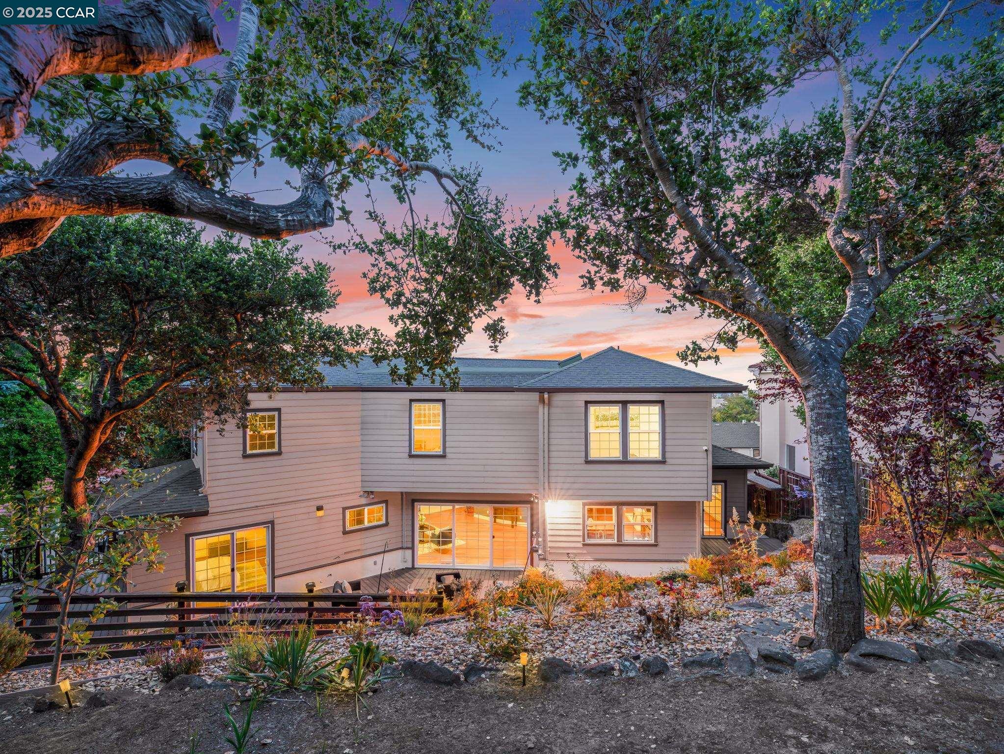 Detail Gallery Image 12 of 60 For 8 Millbrae Cir, Millbrae,  CA 94030 - 4 Beds | 3/1 Baths