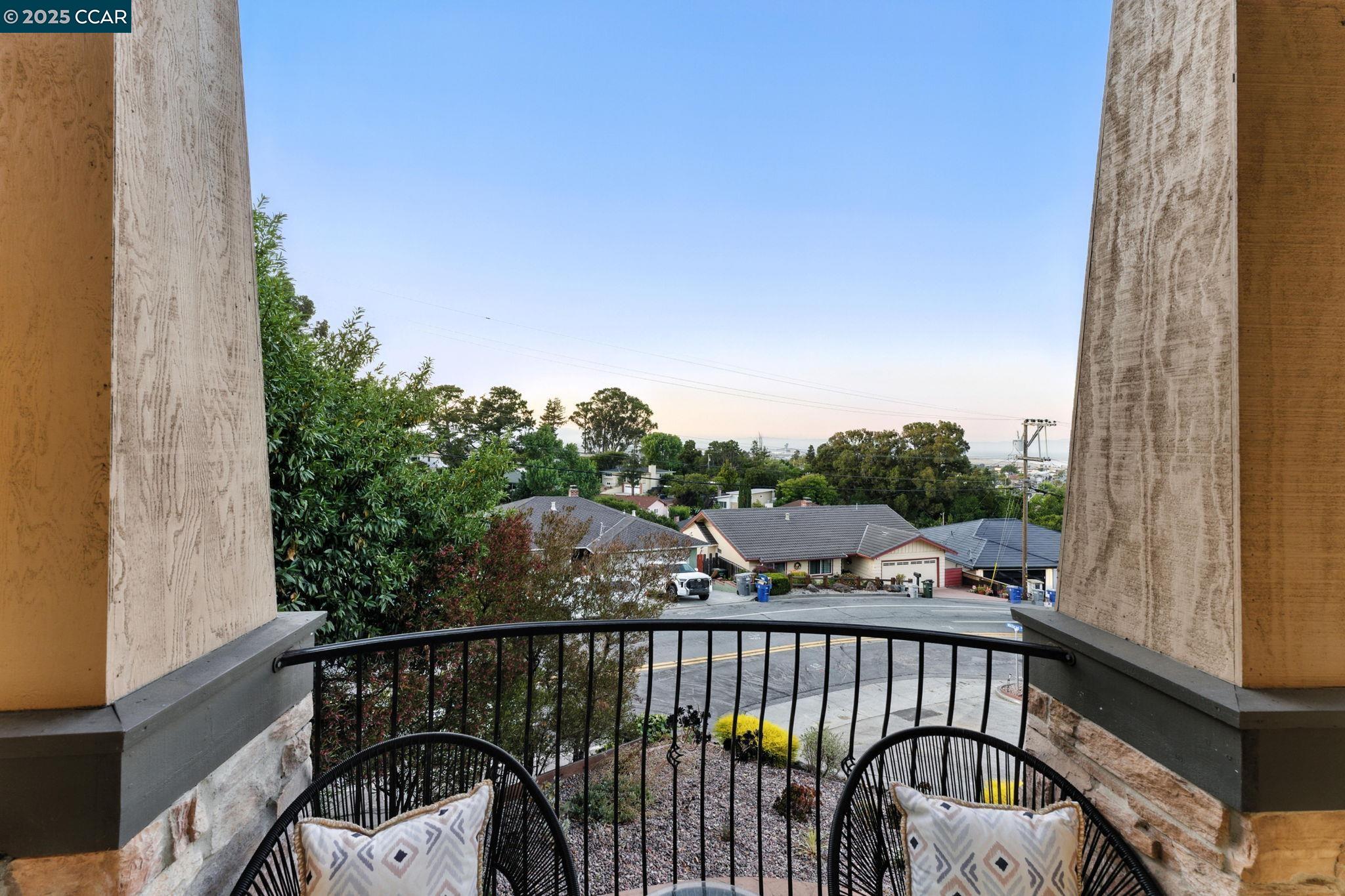 Detail Gallery Image 13 of 60 For 8 Millbrae Cir, Millbrae,  CA 94030 - 4 Beds | 3/1 Baths