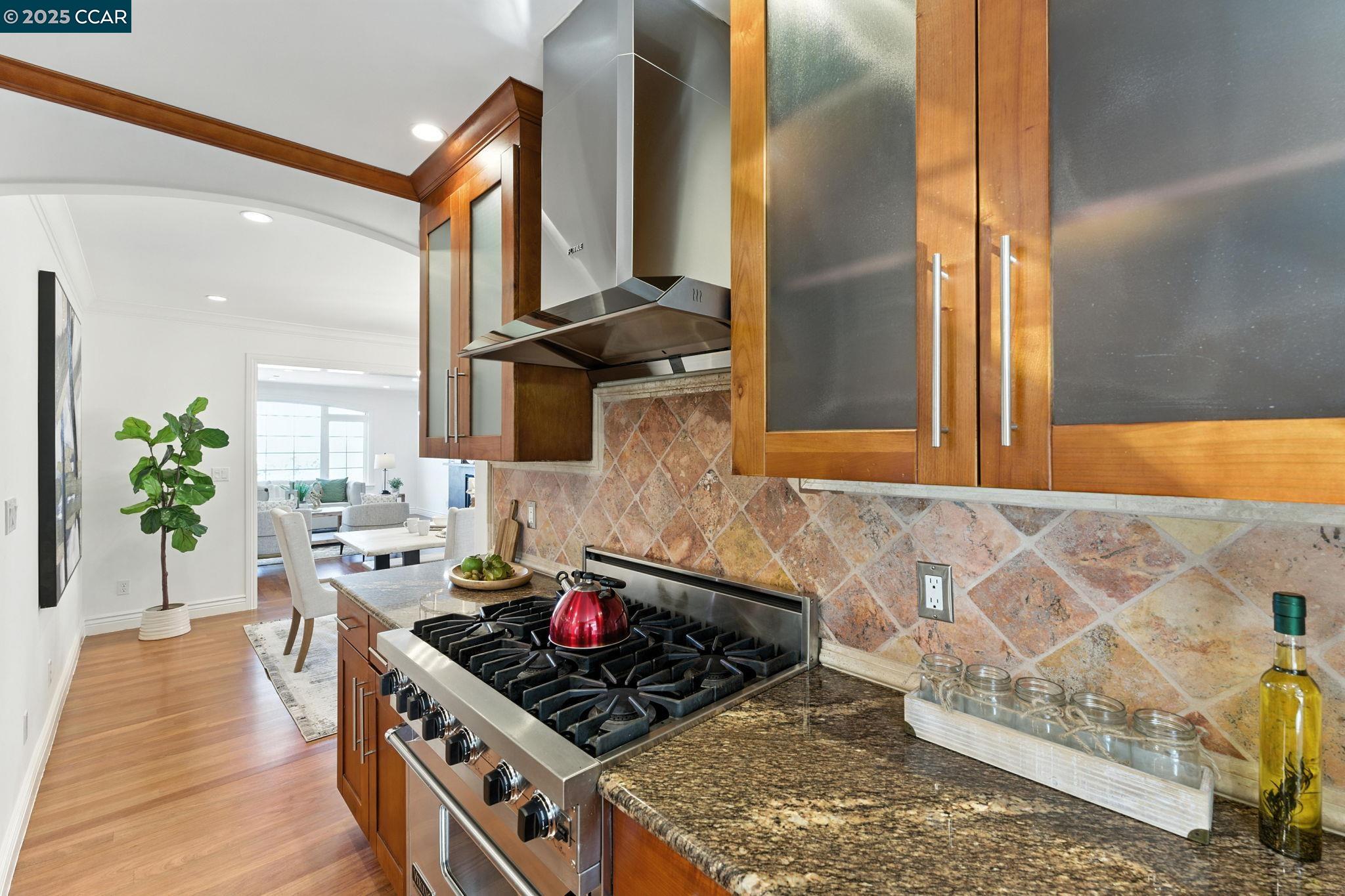 Detail Gallery Image 34 of 60 For 8 Millbrae Cir, Millbrae,  CA 94030 - 4 Beds | 3/1 Baths