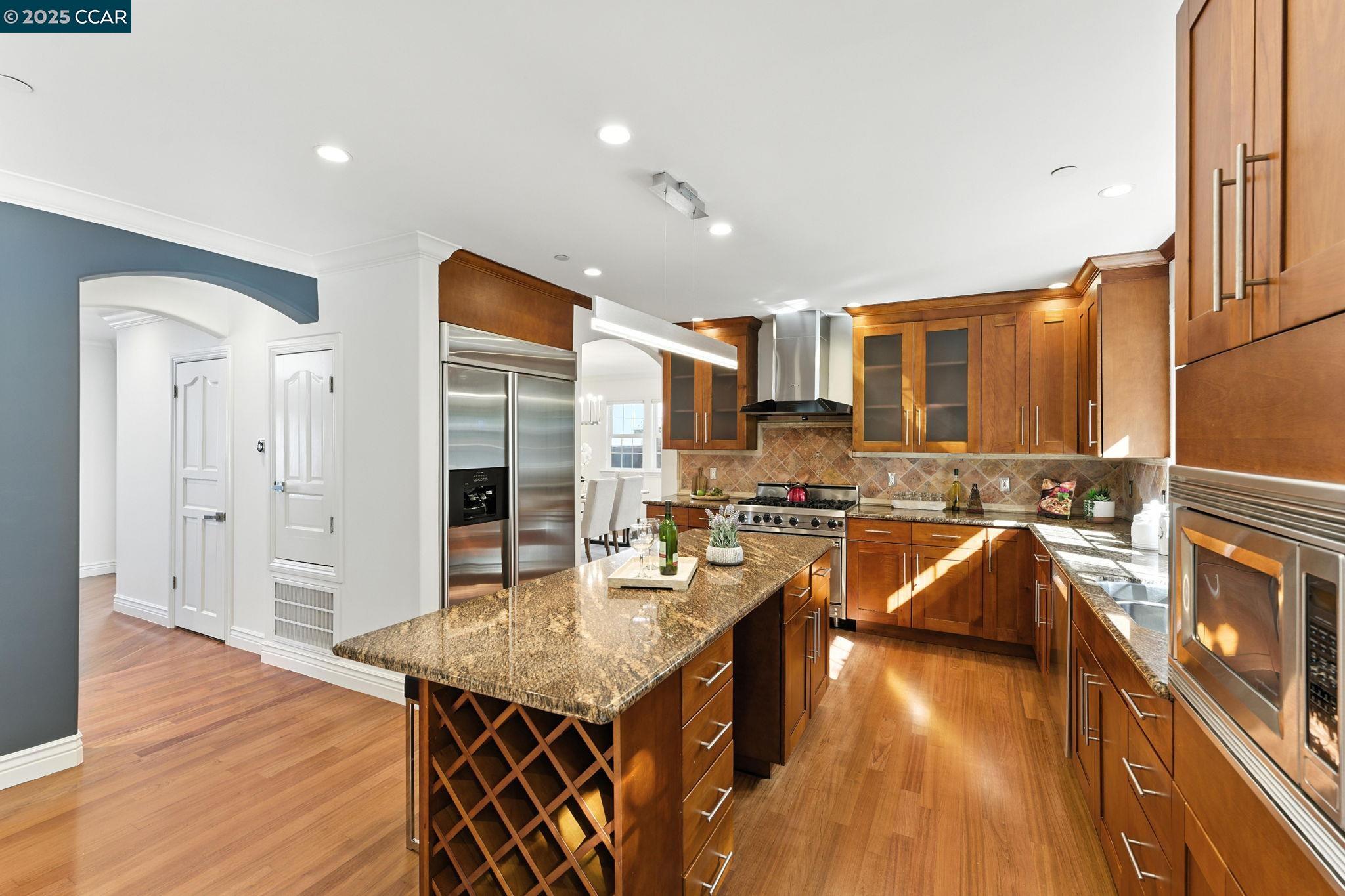 Detail Gallery Image 35 of 60 For 8 Millbrae Cir, Millbrae,  CA 94030 - 4 Beds | 3/1 Baths