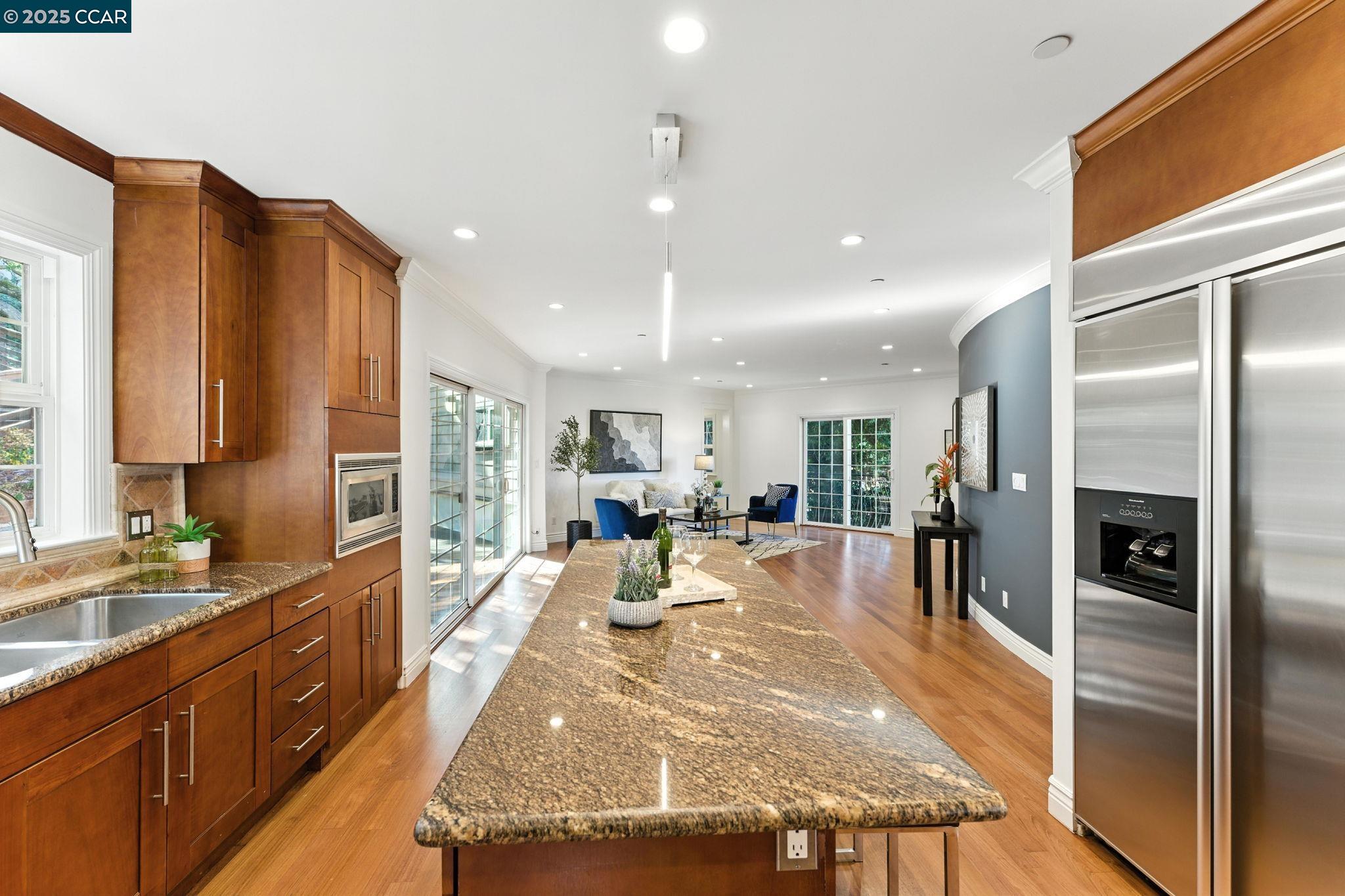 Detail Gallery Image 36 of 60 For 8 Millbrae Cir, Millbrae,  CA 94030 - 4 Beds | 3/1 Baths