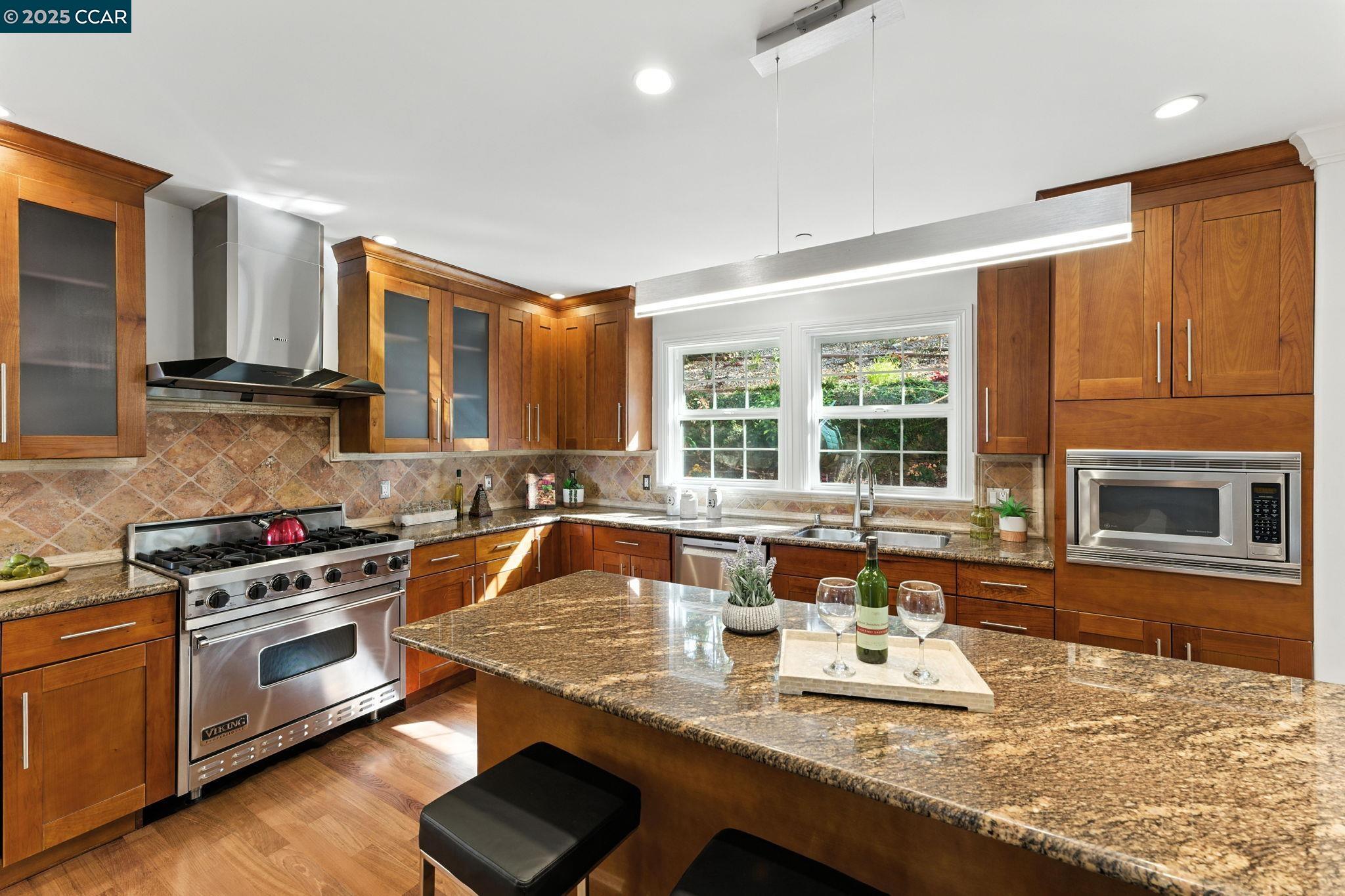 Detail Gallery Image 37 of 60 For 8 Millbrae Cir, Millbrae,  CA 94030 - 4 Beds | 3/1 Baths