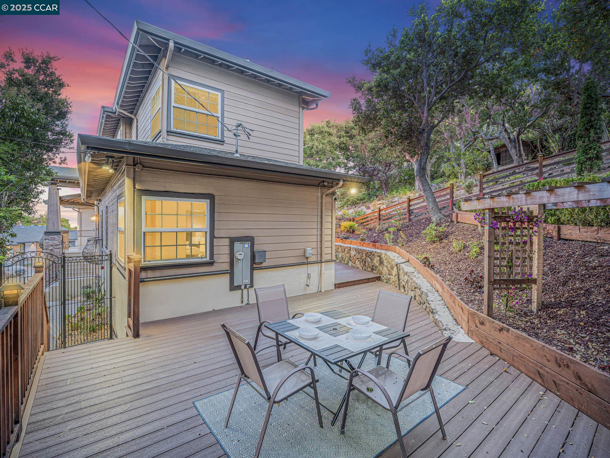 Detail Gallery Image 10 of 60 For 8 Millbrae Cir, Millbrae,  CA 94030 - 4 Beds | 3/1 Baths