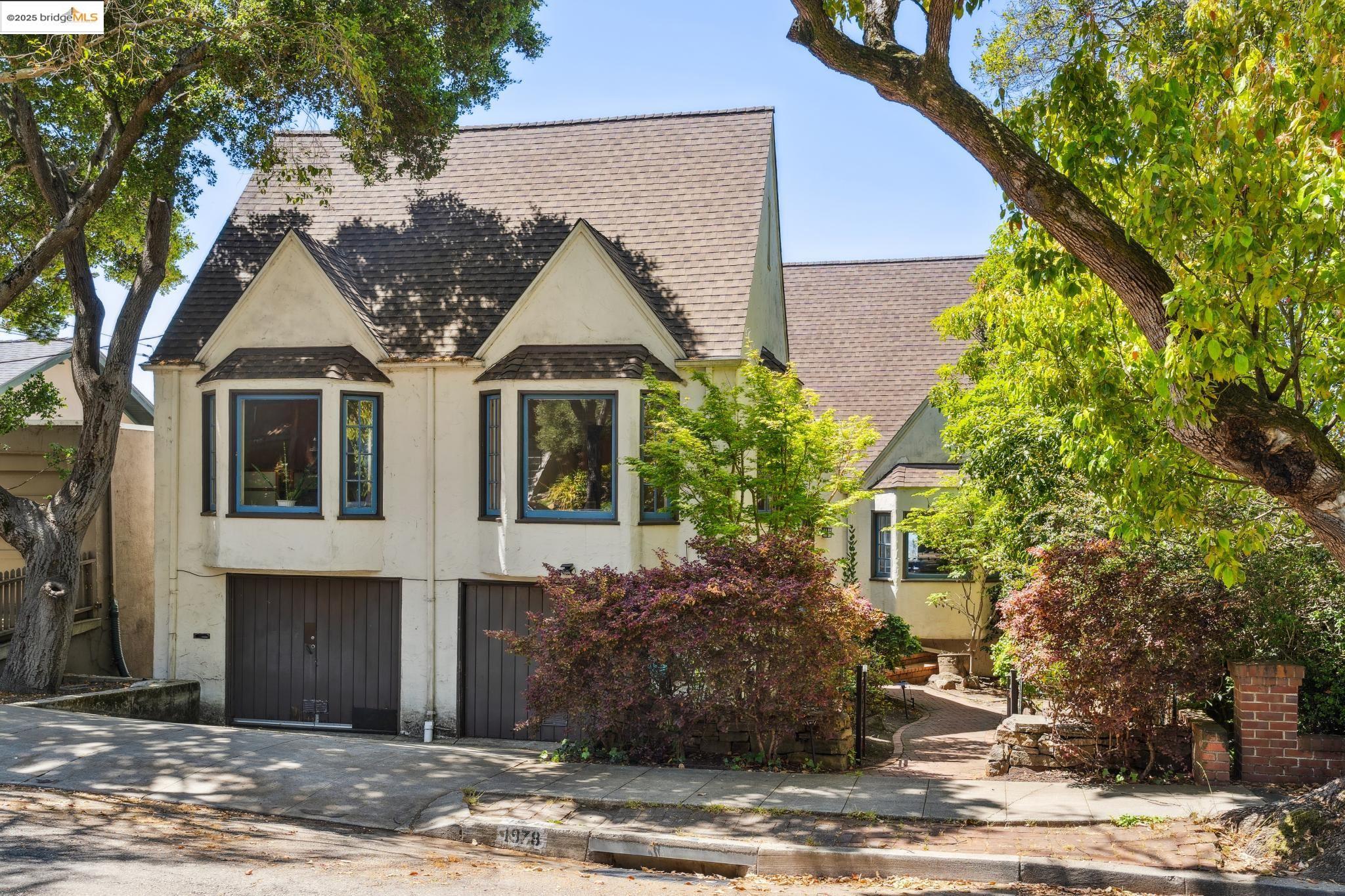 Detail Gallery Image 1 of 52 For 1978 Yosemite Road, Berkeley,  CA 94707 - 5 Beds | 4 Baths