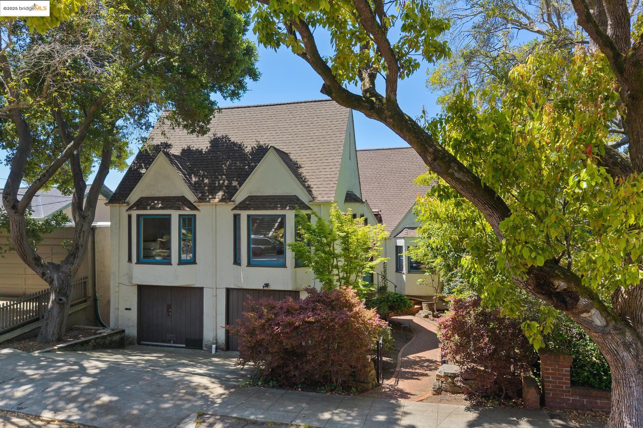 Detail Gallery Image 2 of 52 For 1978 Yosemite Road, Berkeley,  CA 94707 - 5 Beds | 4 Baths